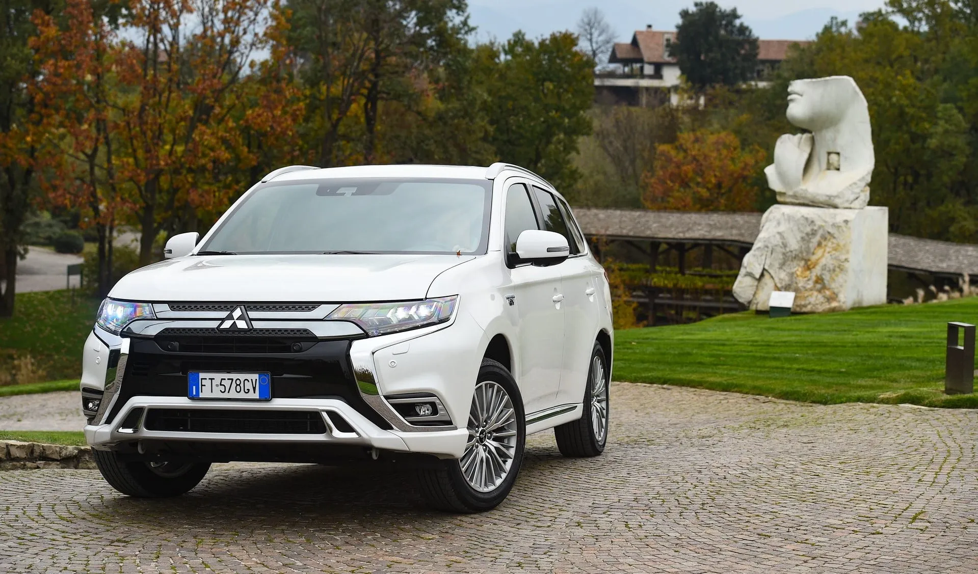 mitsubishi outlander phev 22
