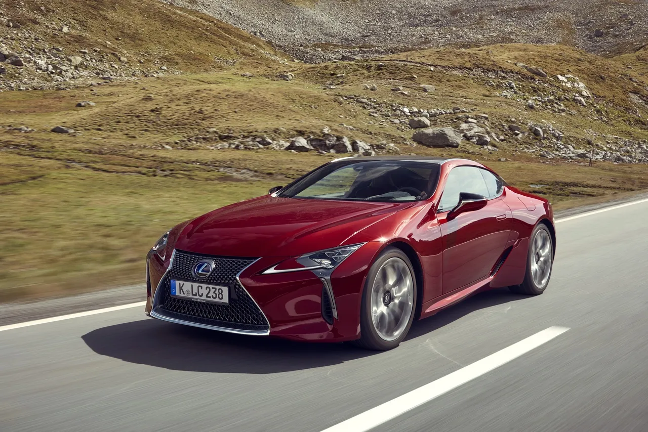nuova lexus lc copertina