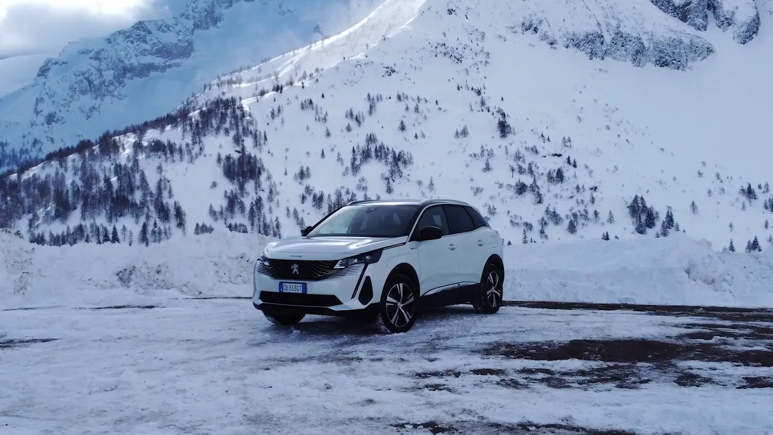 nuovo peugeot 3008 hybrid4 sulla neve del passo del tonale 1