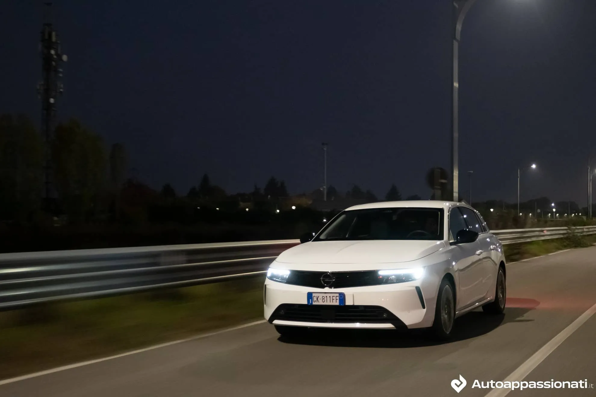 opel astra hybrid 11