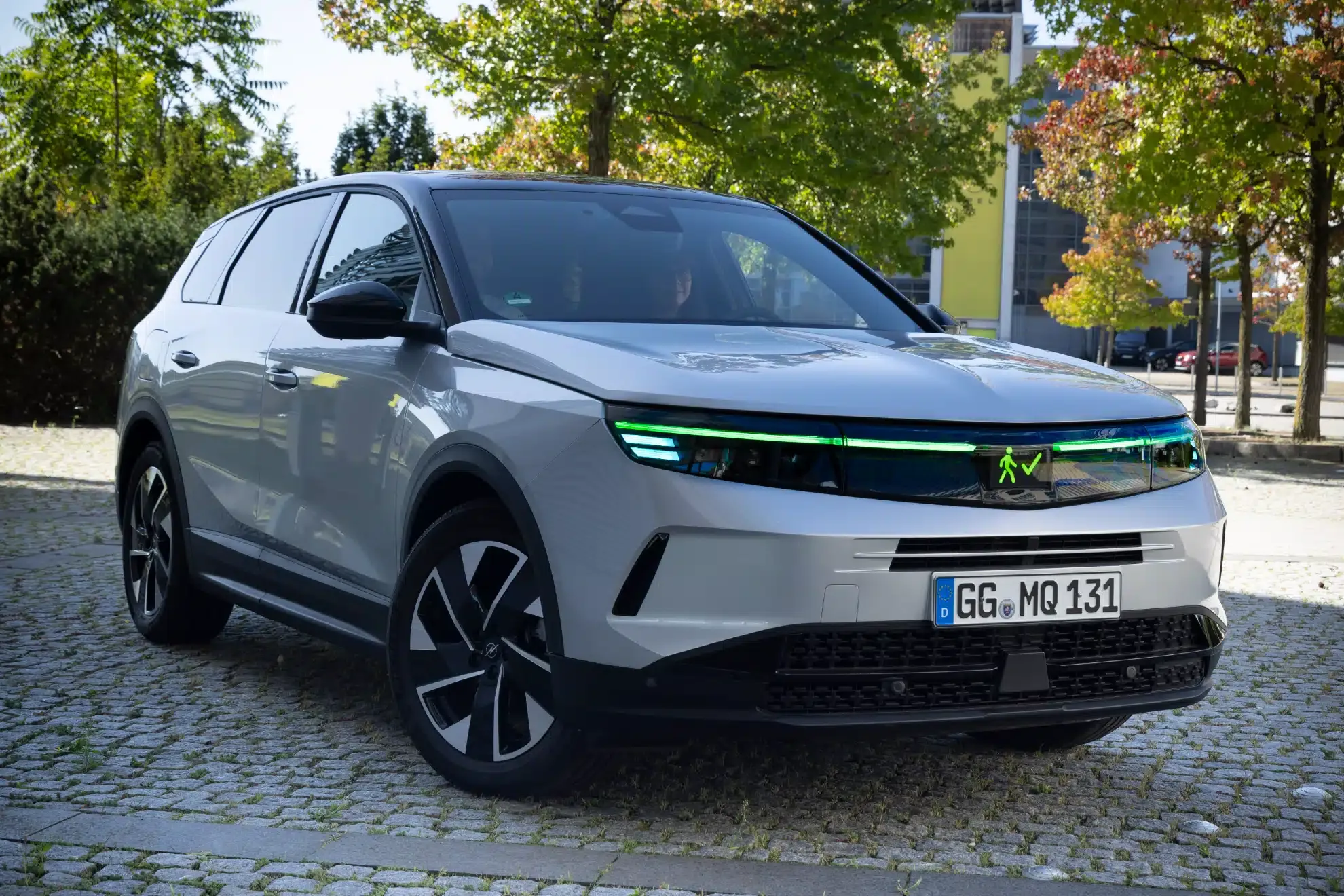 opelpresentalacomunicazioneluminosabasatasullintelligenzaartificialeneiveicoliautonomi