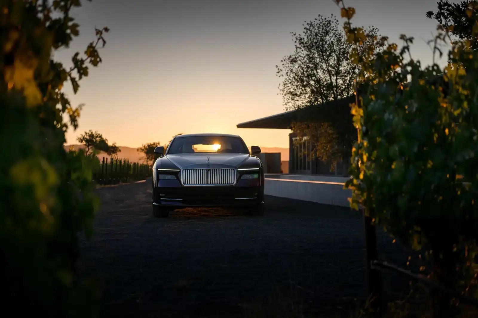 p90513801 highres rolls royce spectre