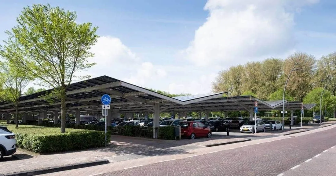 parcheggio pannelli solari francia