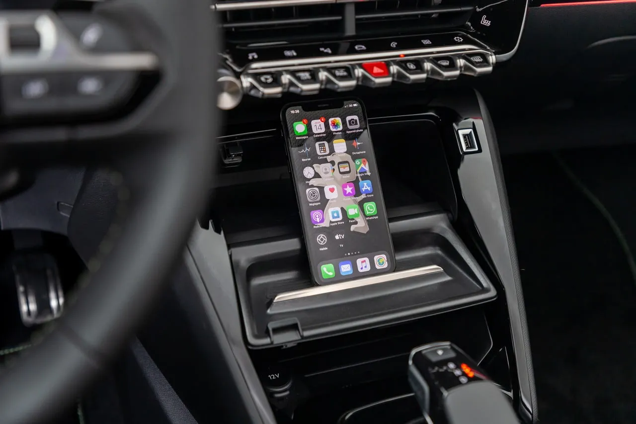 peugeot 2008 dove mettere lo smartphone