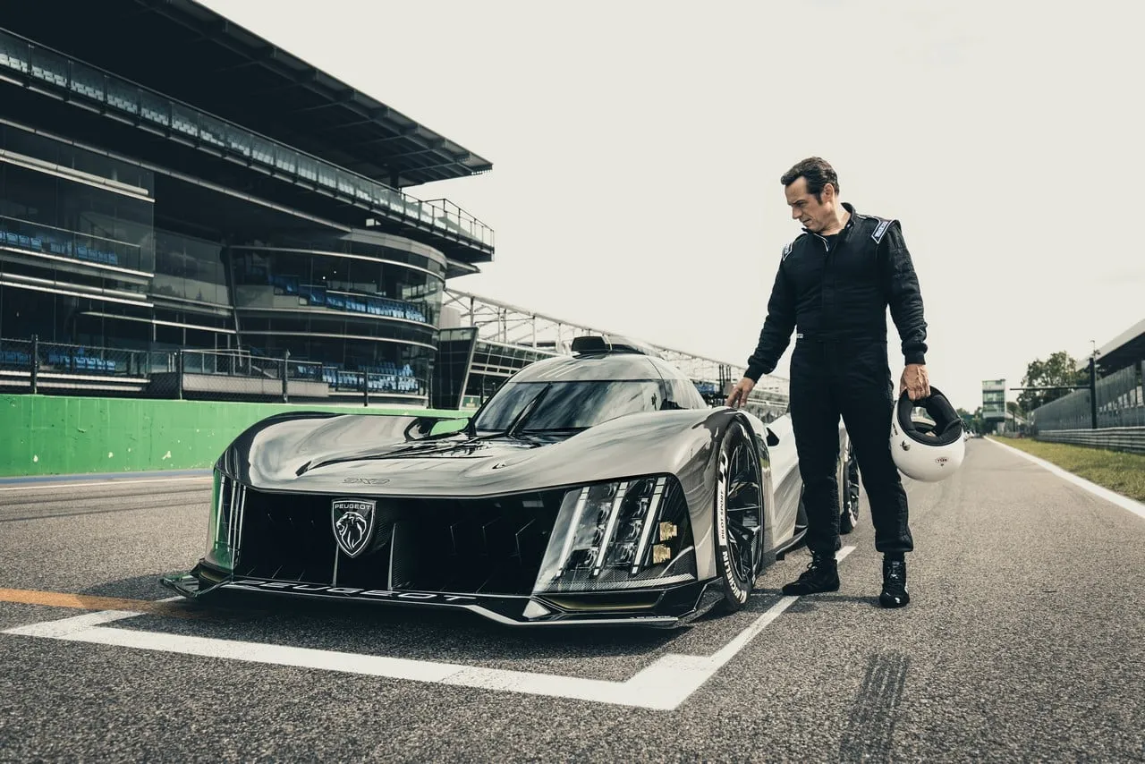 peugeot 9x8 le sensazioni del pilota prima della partenza raccontate da stefano accorsi in un video emozionale 4