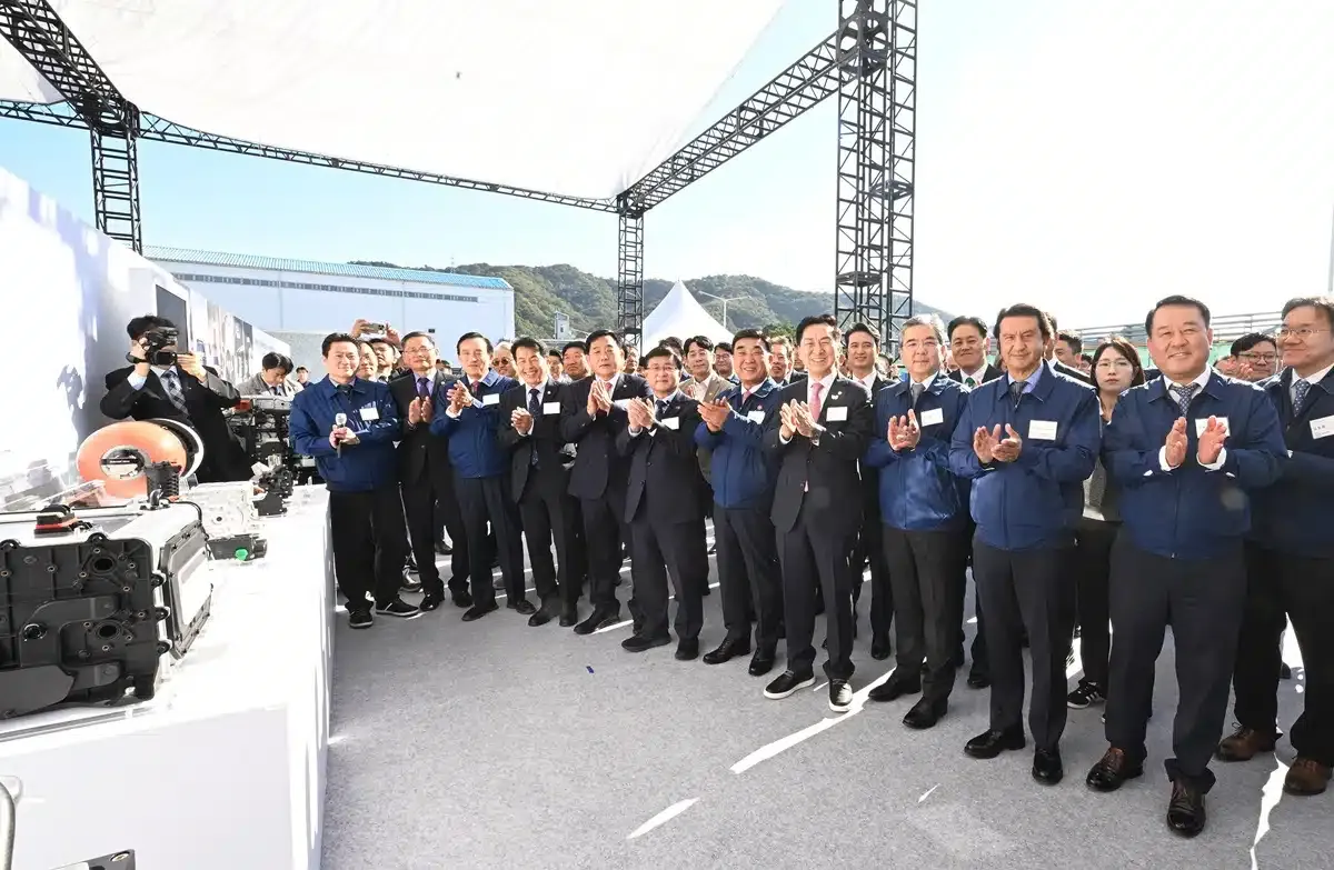 photo 2 hyundai motor hydrogen fuel cell production facility in korea