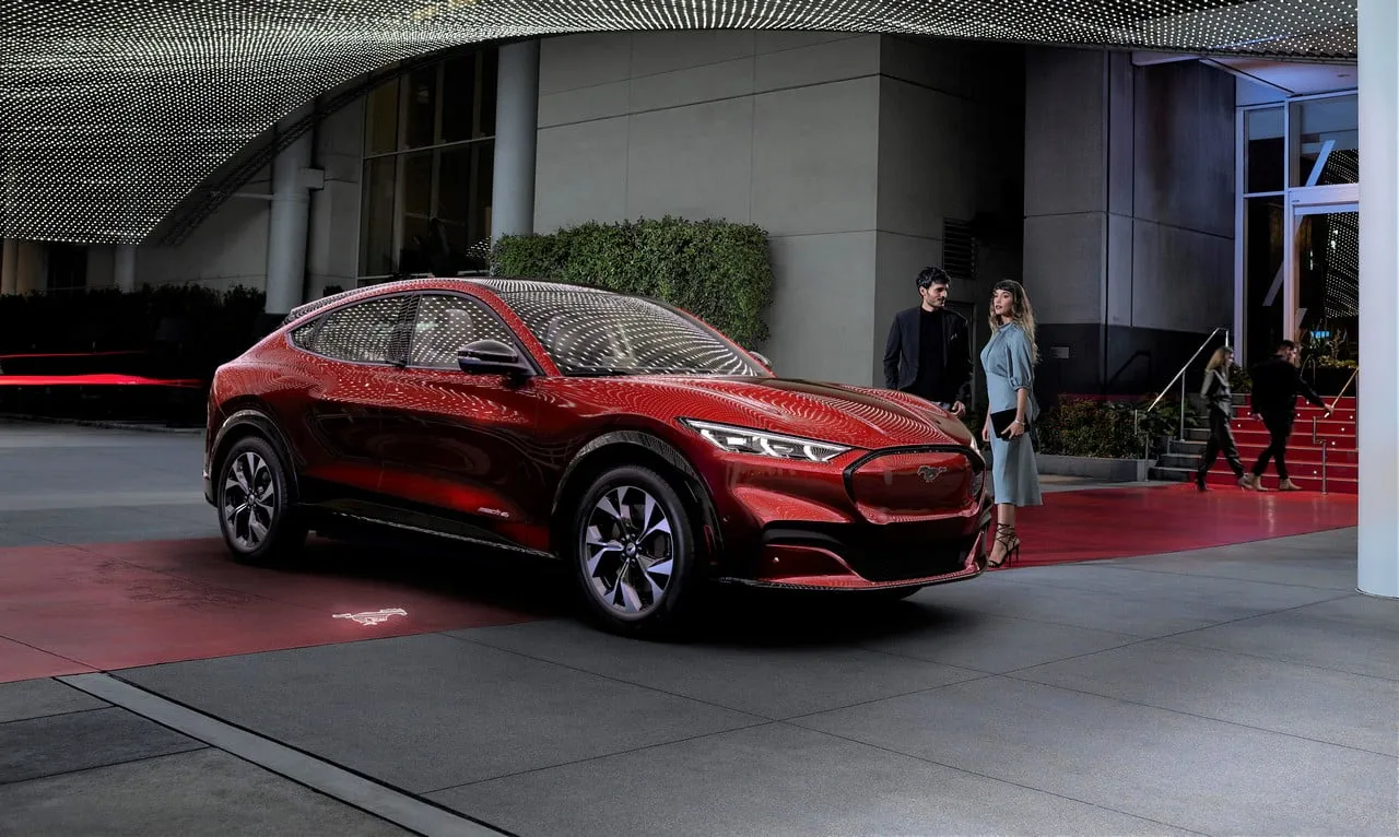 prezzo ford mustang mach e