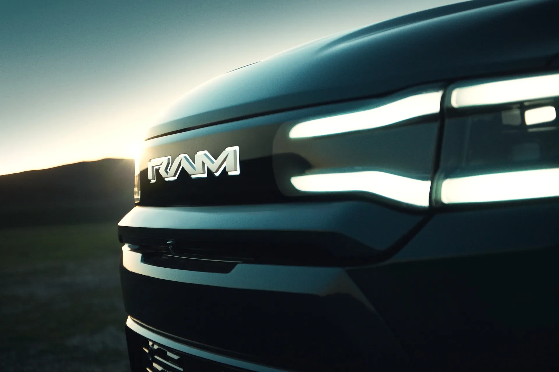 ram 1500 rev logo frontale 1