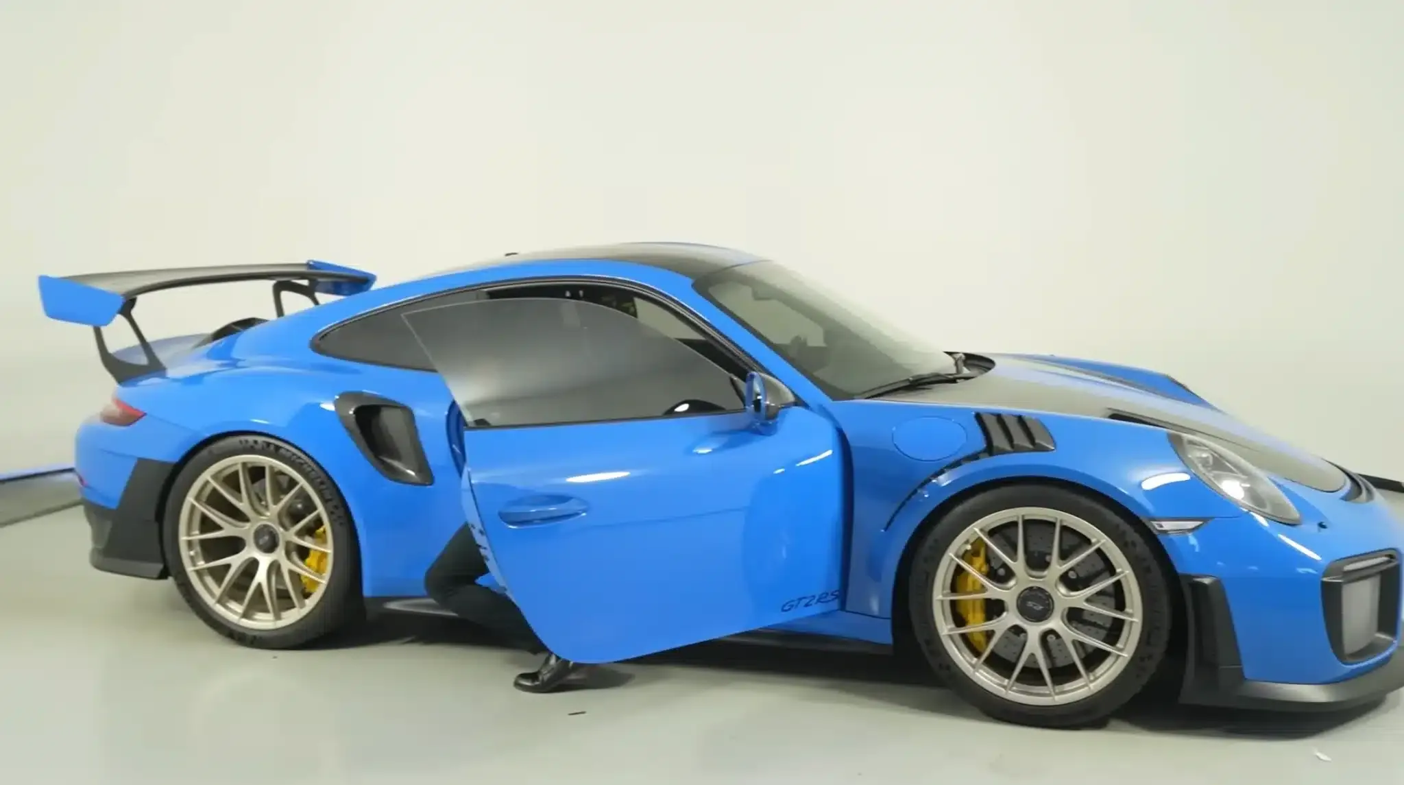 saliba porsche 911 gt2 rs jordan 1