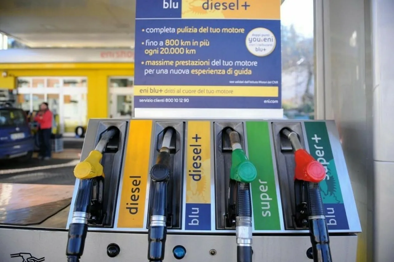 stazione di servizio benzina diesel