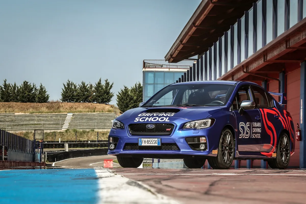 subaru driving school copertina