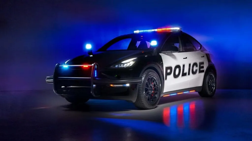 tesla model y polizia 001 1024x576 1