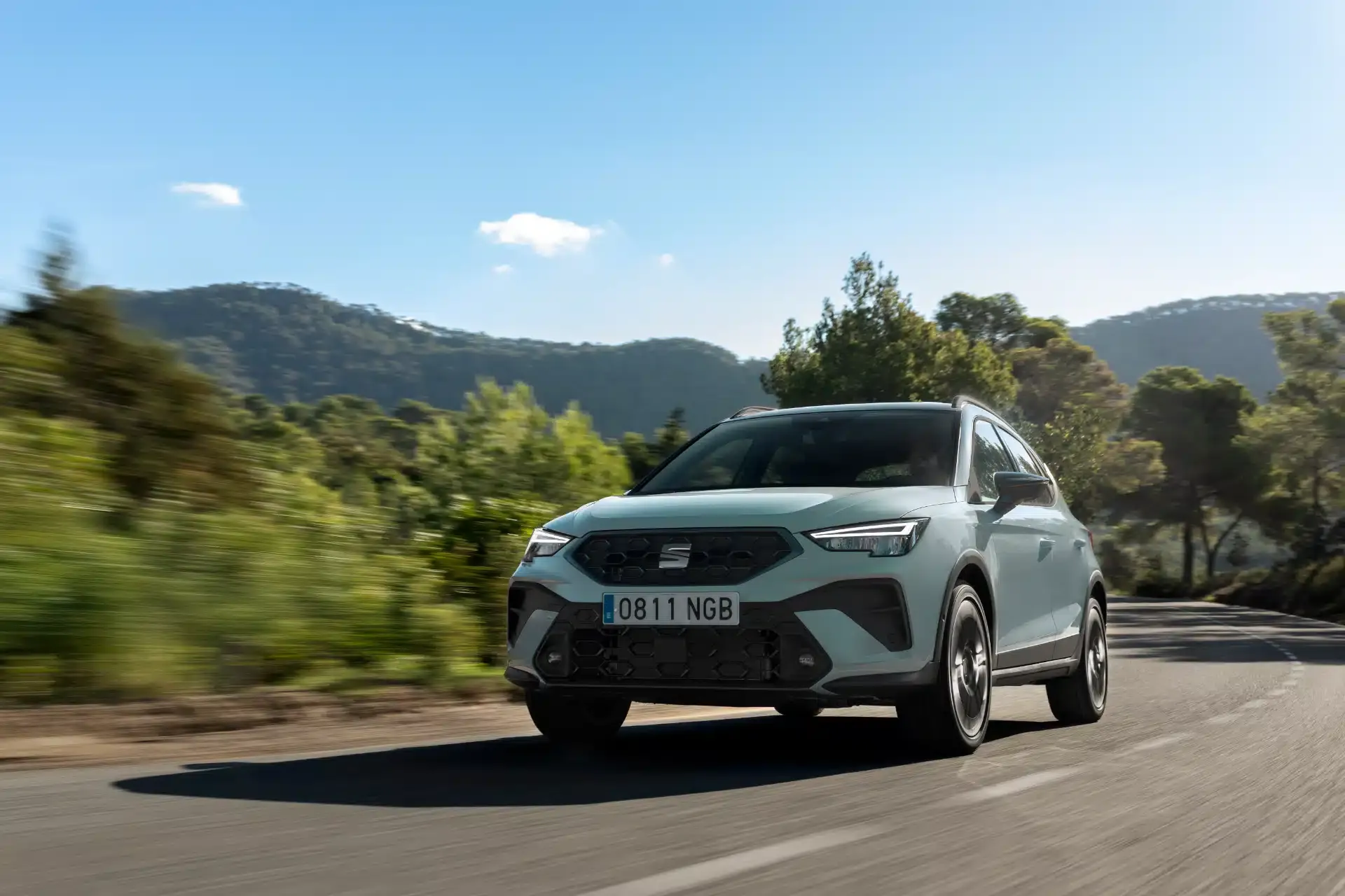 the new seat arona steps up as a more robust urban suv with a dynamic character 41 hq