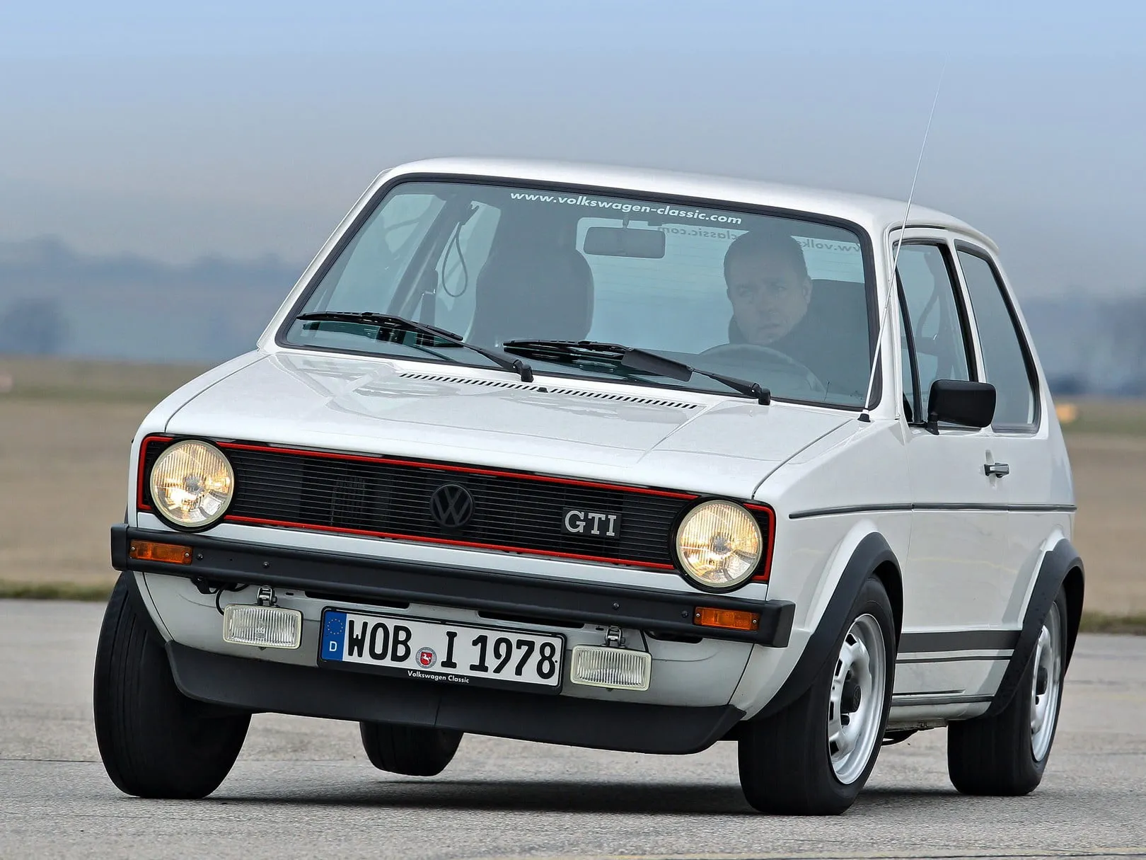 volkswagen golf gti 3 door 32