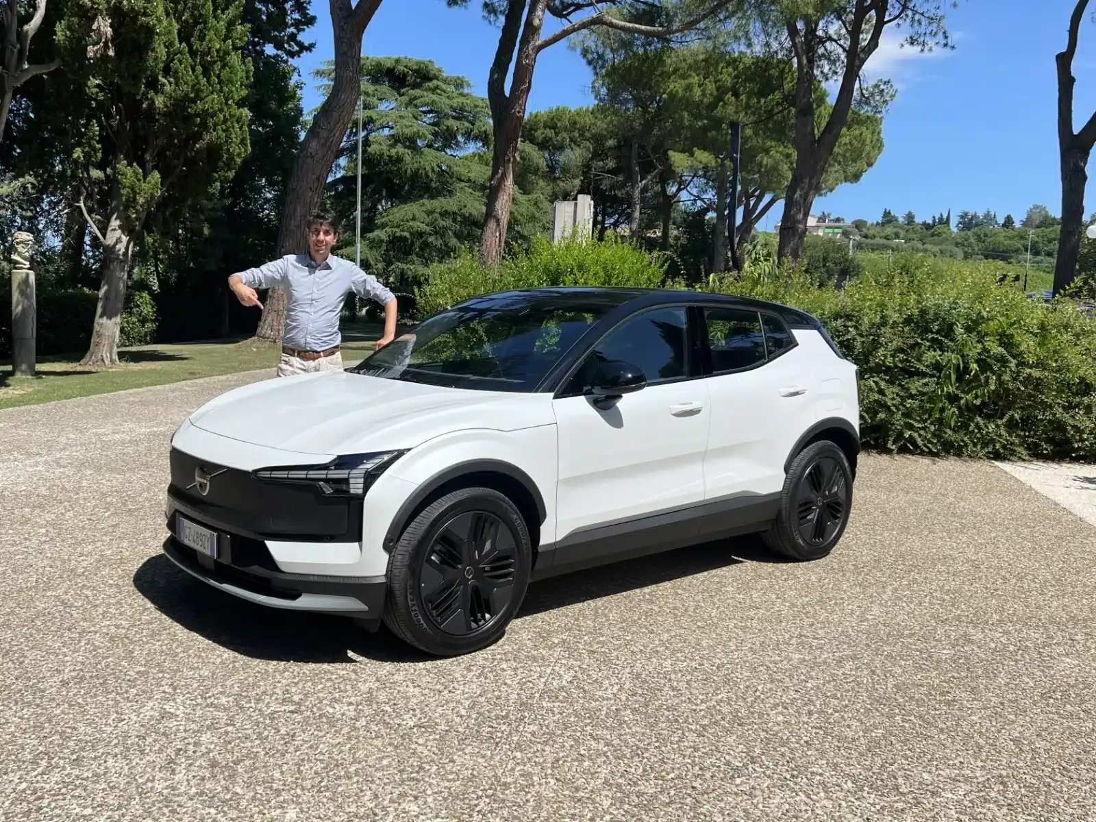 volvo ex30 cross country