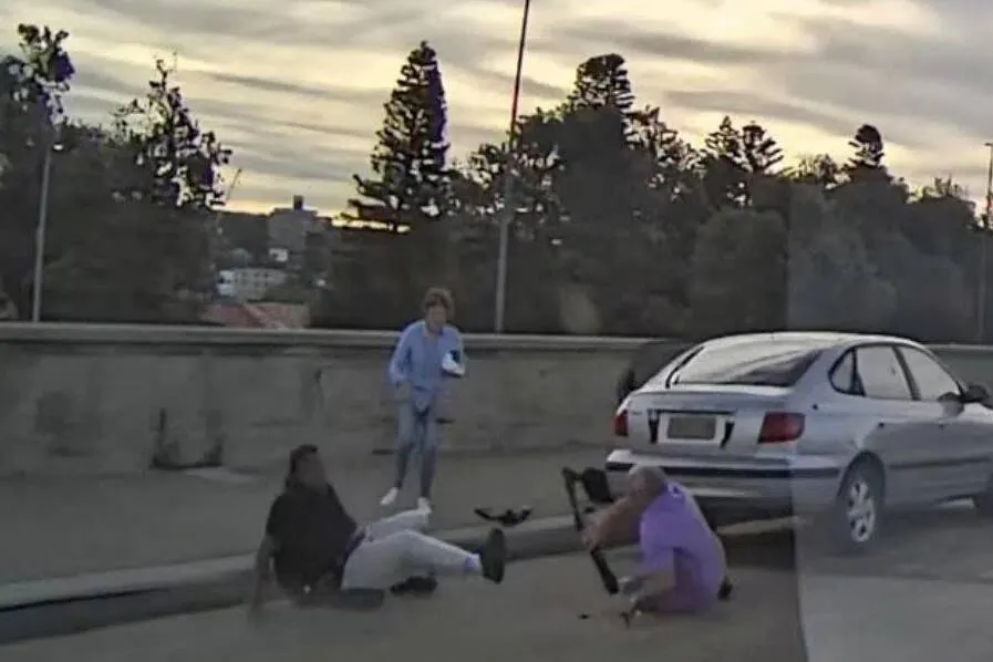 Dashcam sidnay couple Bondi