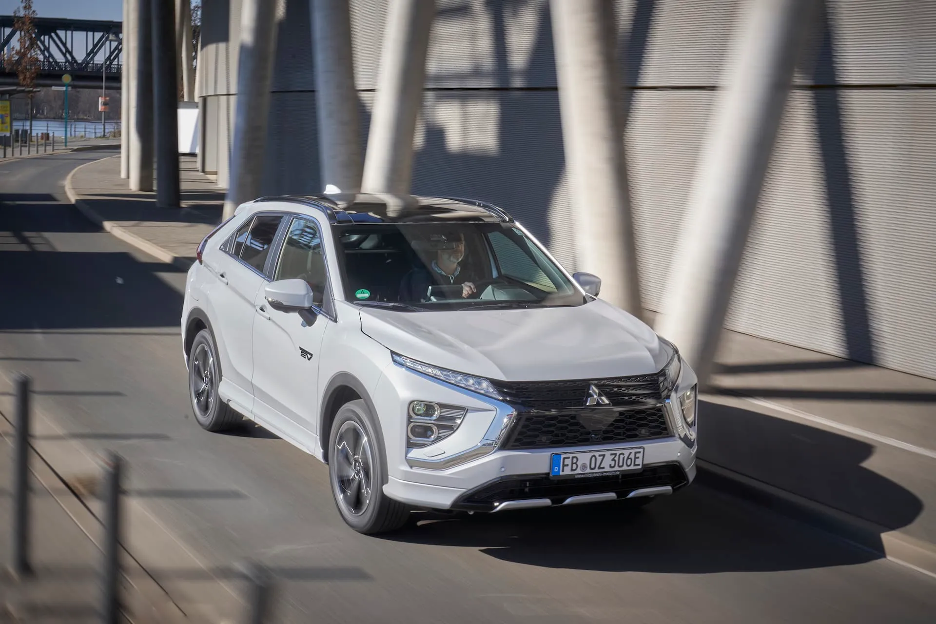 mitsubishi eclipse cross 2023 guida bianca dinamica