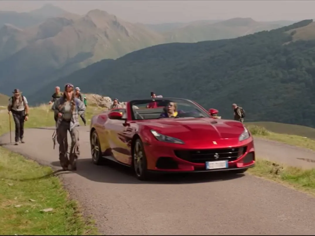 La Ferrari Portofino del film buen camino di checco zalone