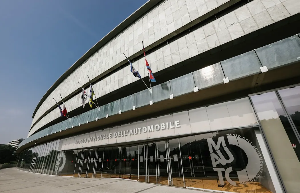 Mauto la faccia del museo nazionale dell'auto di Torino