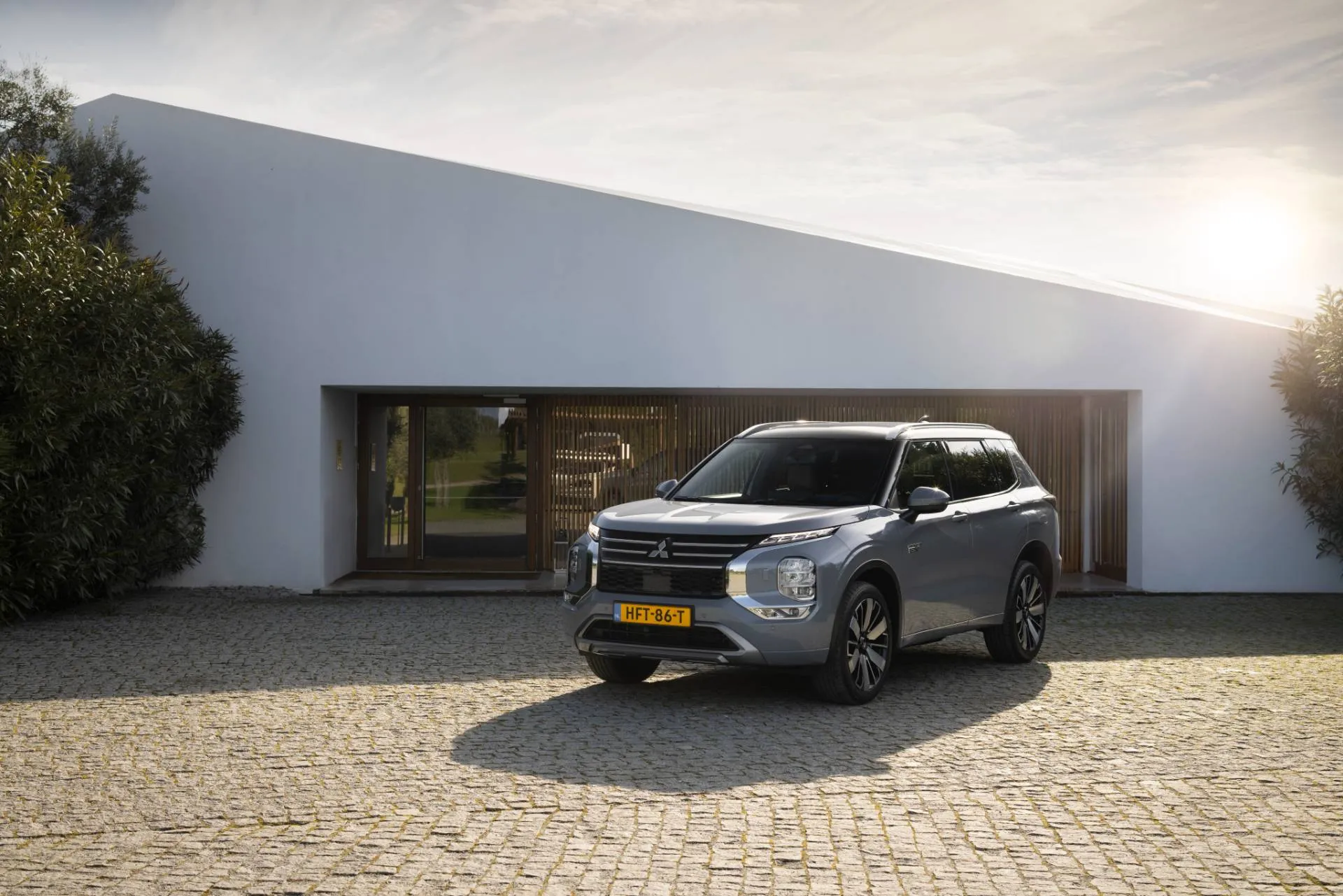 La nuova Mitsubishi Outlander ripresa di tre quarti all'anteriore