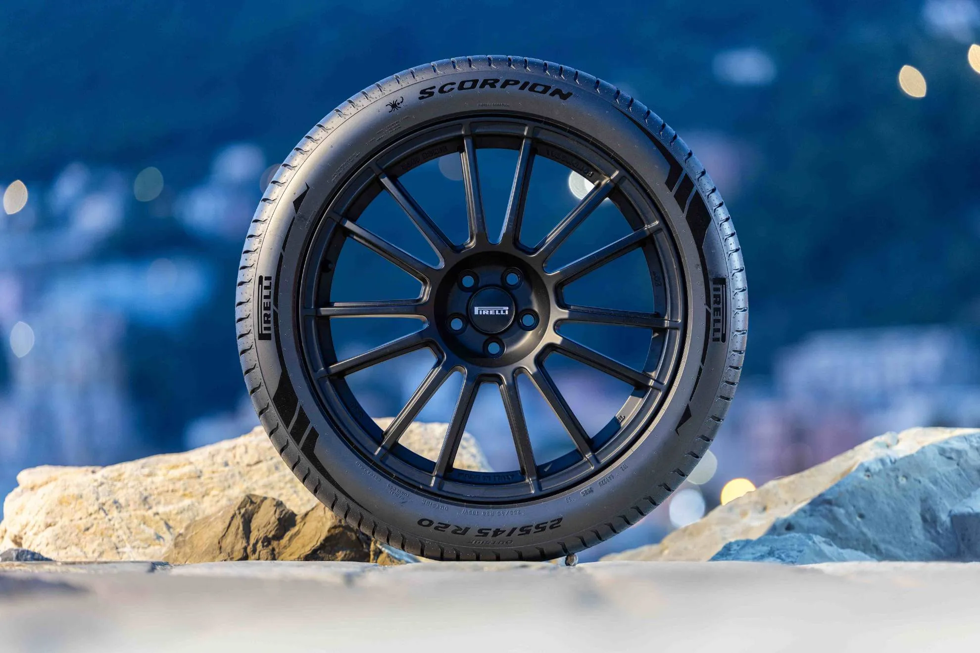 Pirelli Scorpion la gomma in primo piano con il cerchio