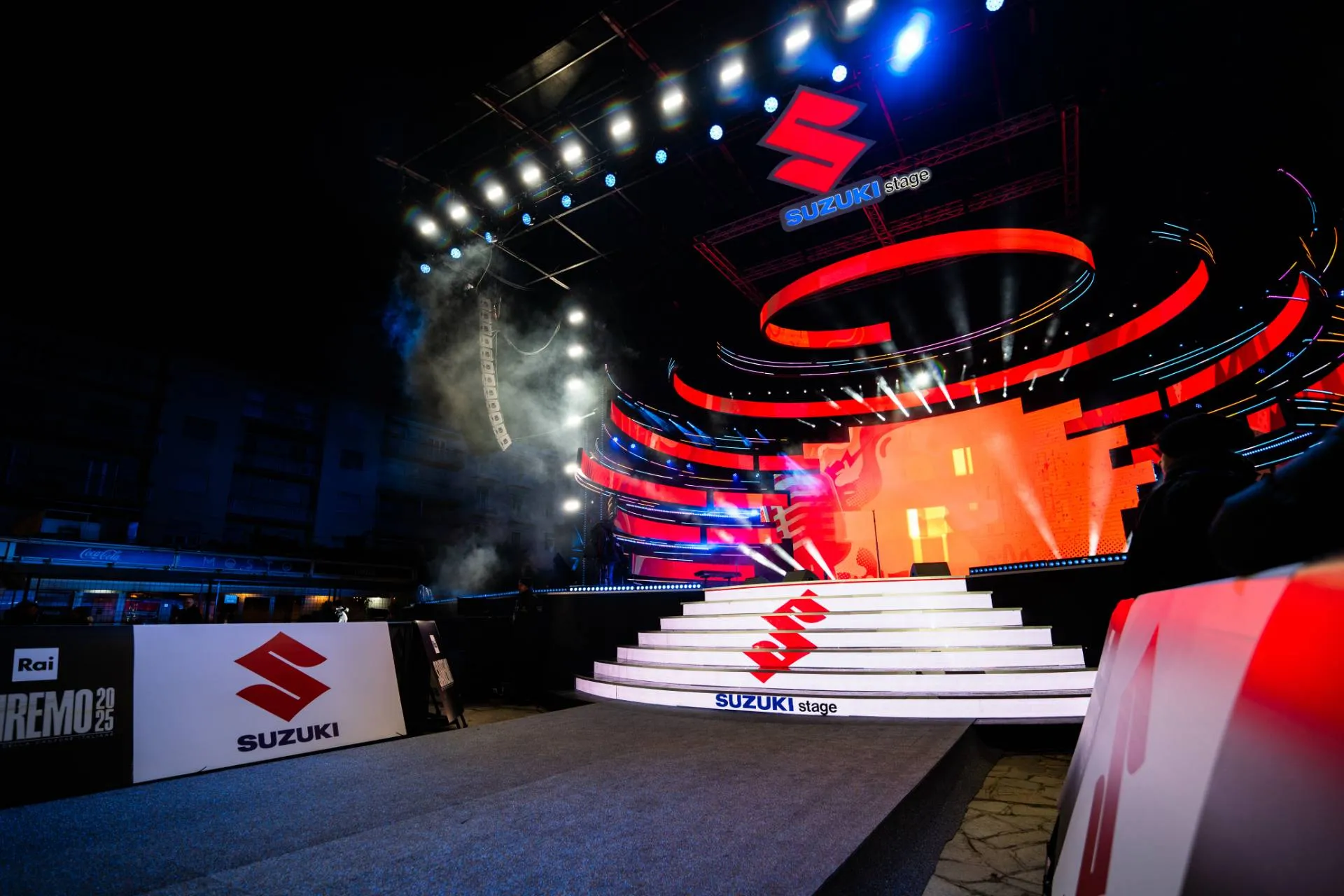 suzuki stage di sanremo si vede il palco