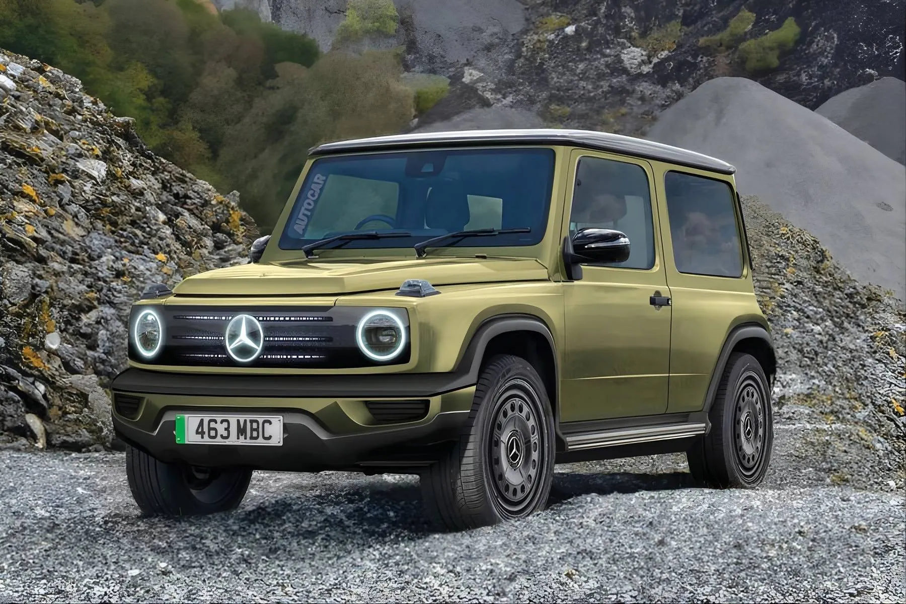 Mercedes Classe G Baby render di colore oro e su uno sterrato