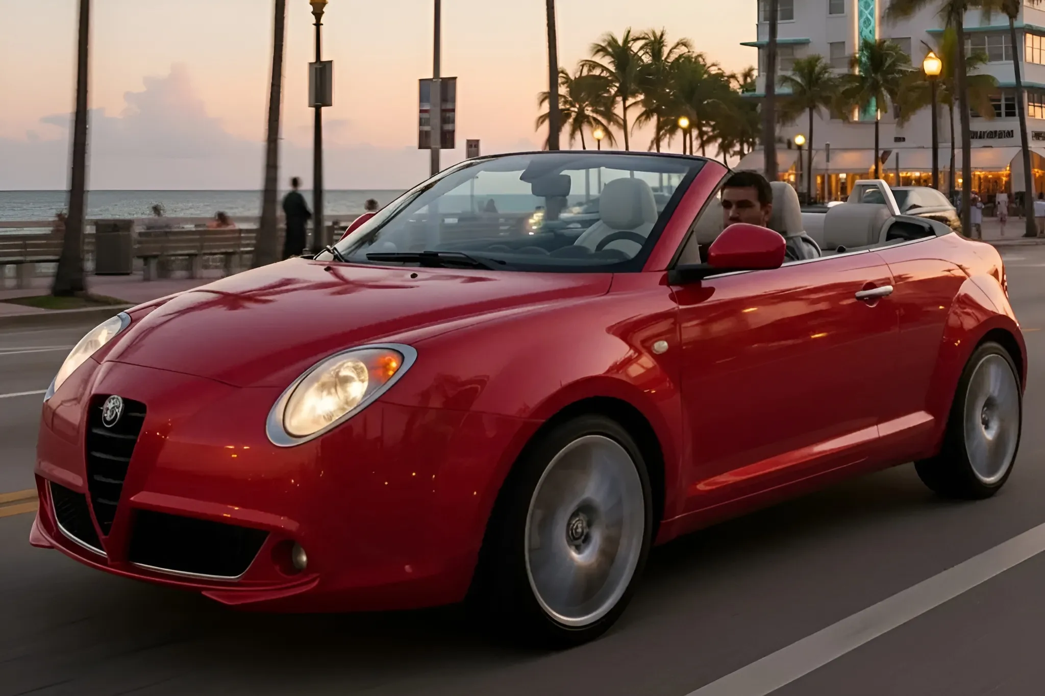 MiTo Cabrio di colore rosso che corre su una strada con palme sullo sfondo