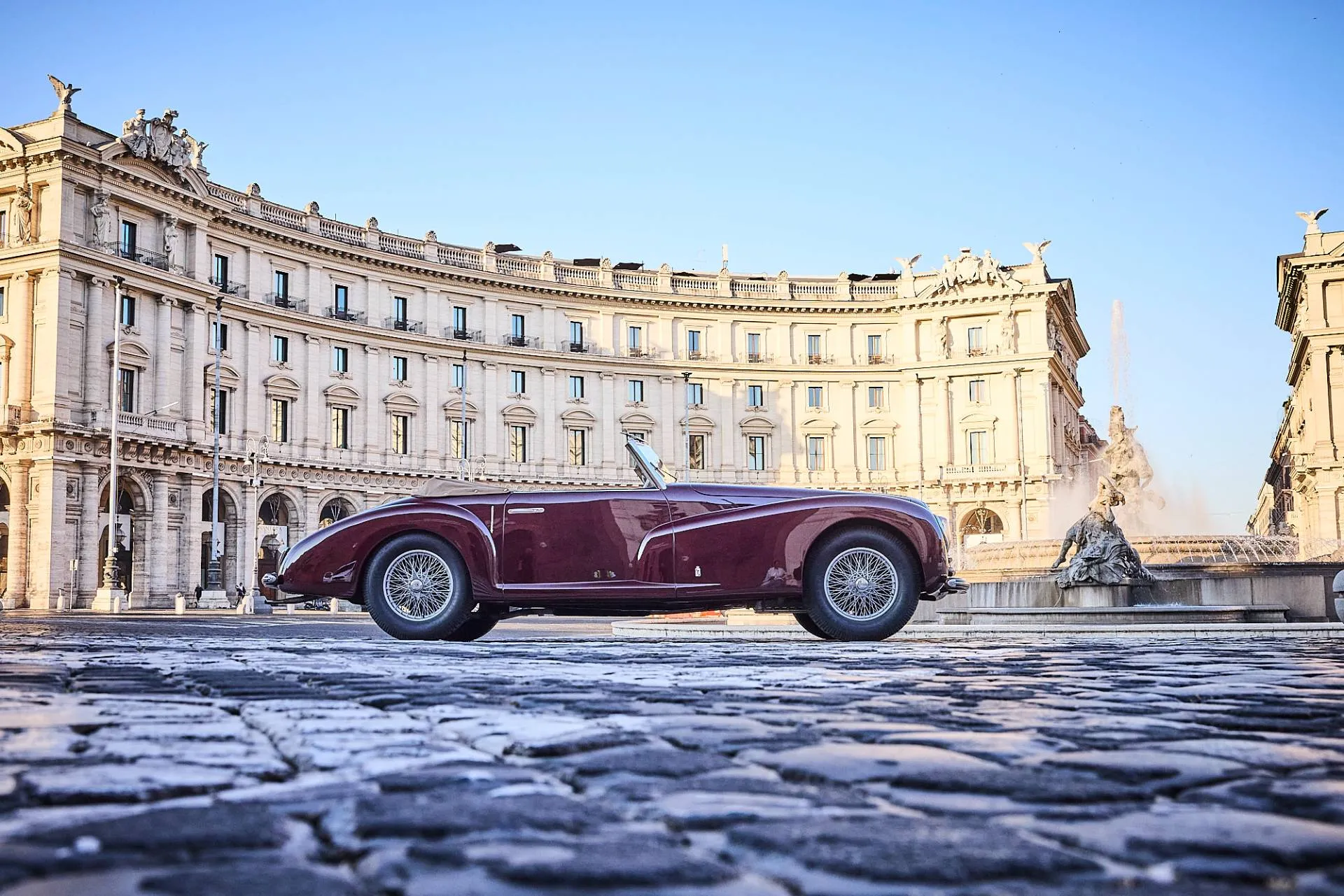 Anantara Concorso Roma auto storica in posizione laterale