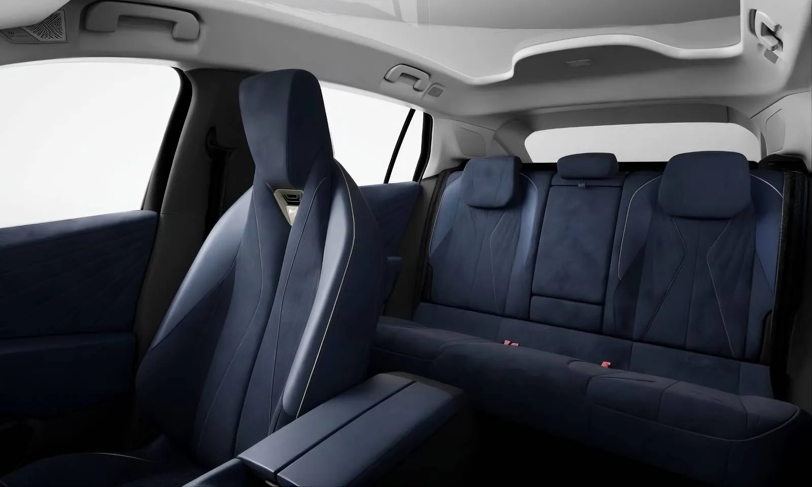 DS-N7-interni in alcantara blu si vedono i sedili davanti e dietro