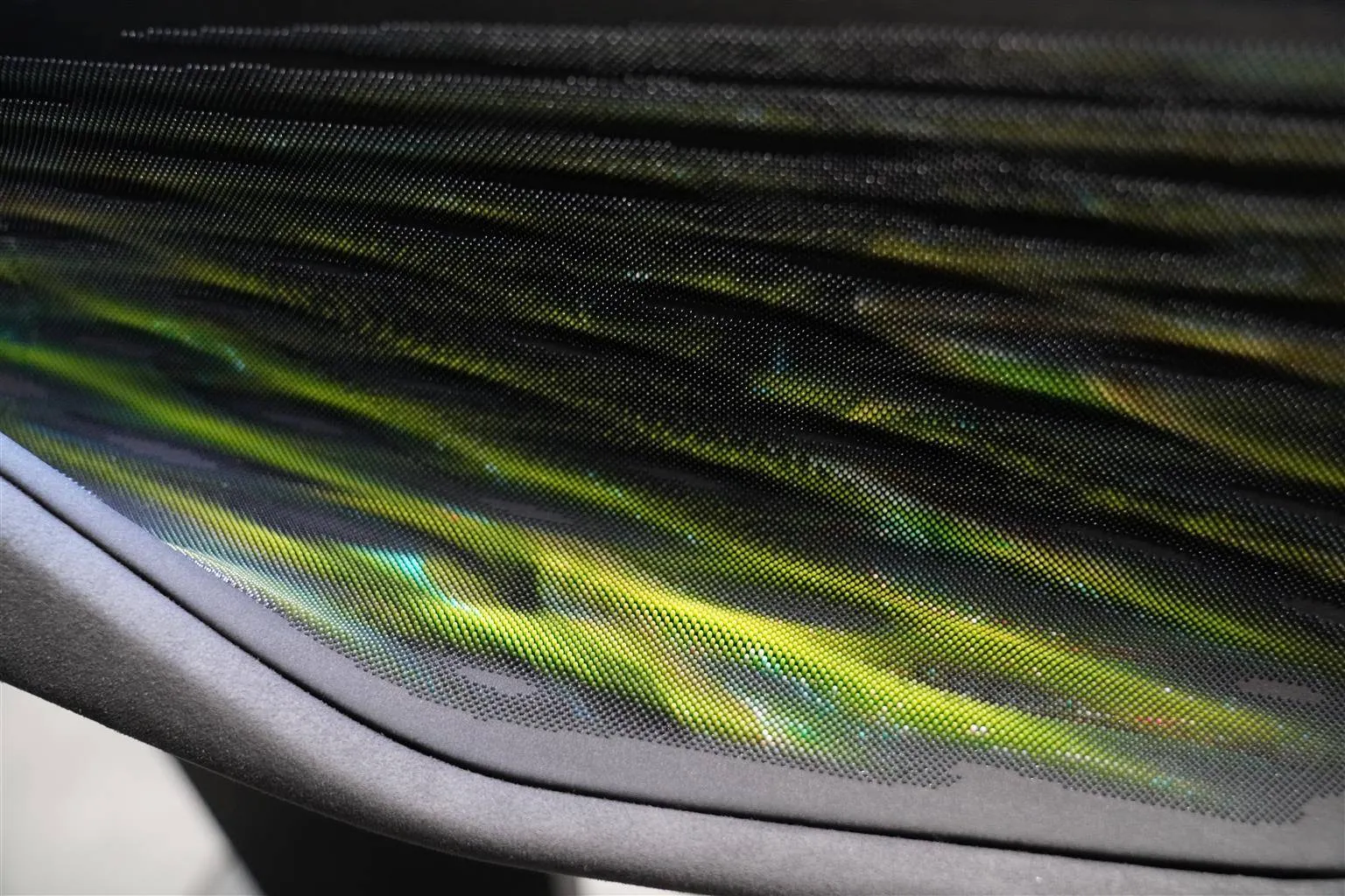 materiale cupra di colore verde che porta al Fuorisalone come esposizione