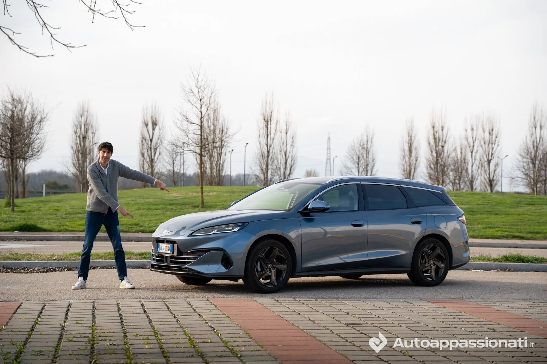 la byd seal 6 touring dm-i è una station wagon ibrida