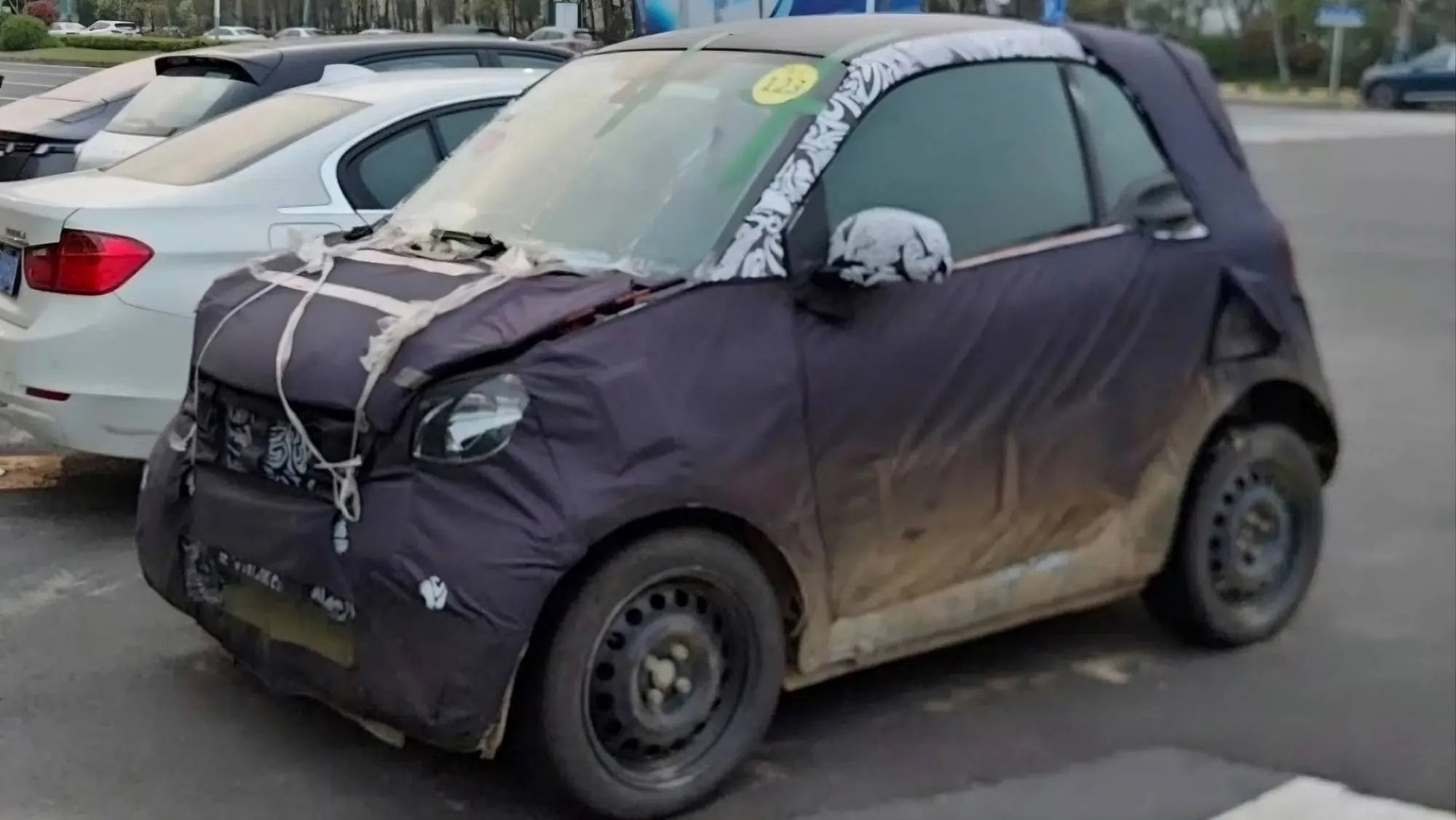 prototipo della smart #2, modello che arriverà in europa in versione elettrica con circa 250 km di autonomia