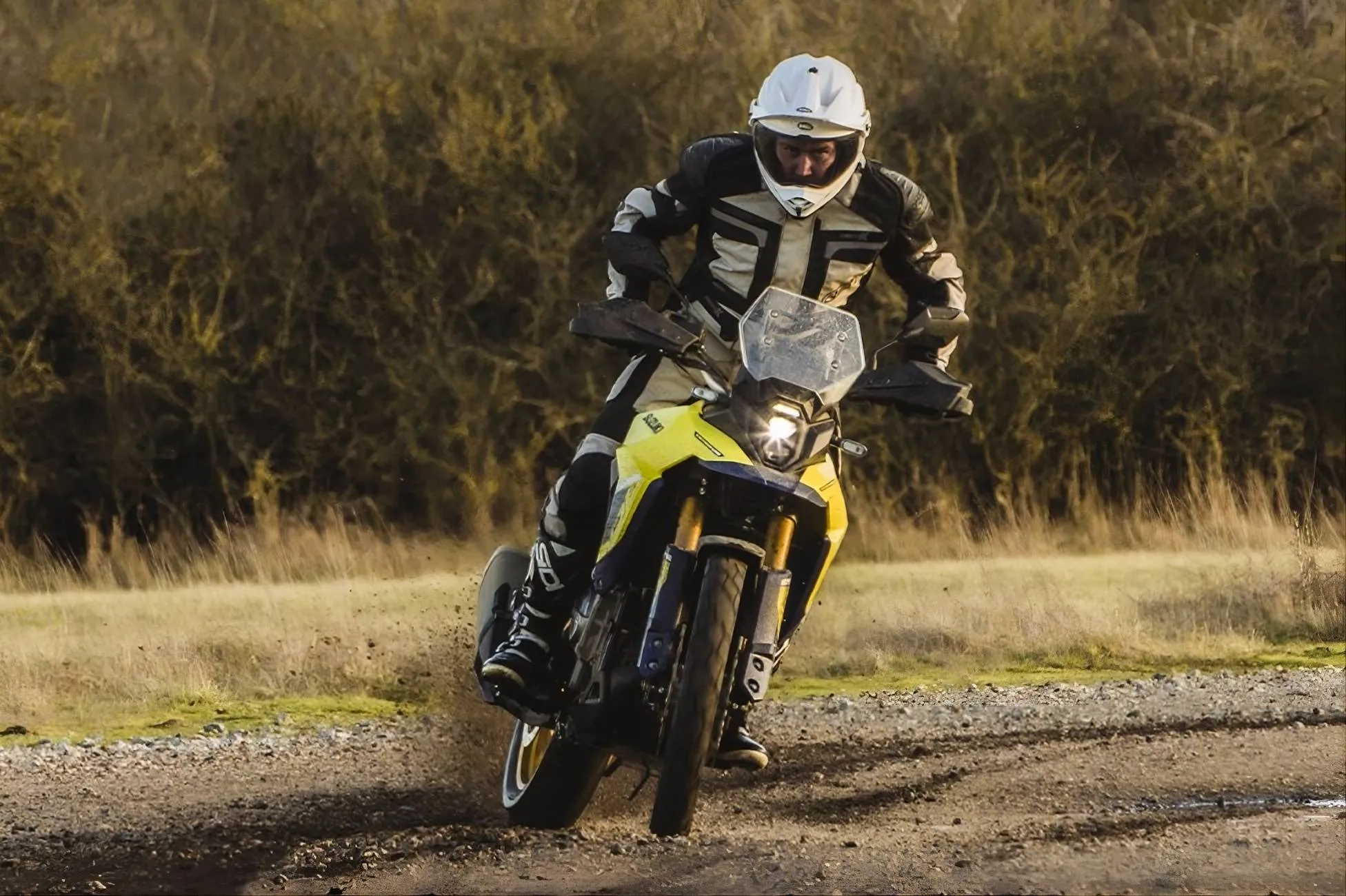 v-strom-800de-porte-aperte