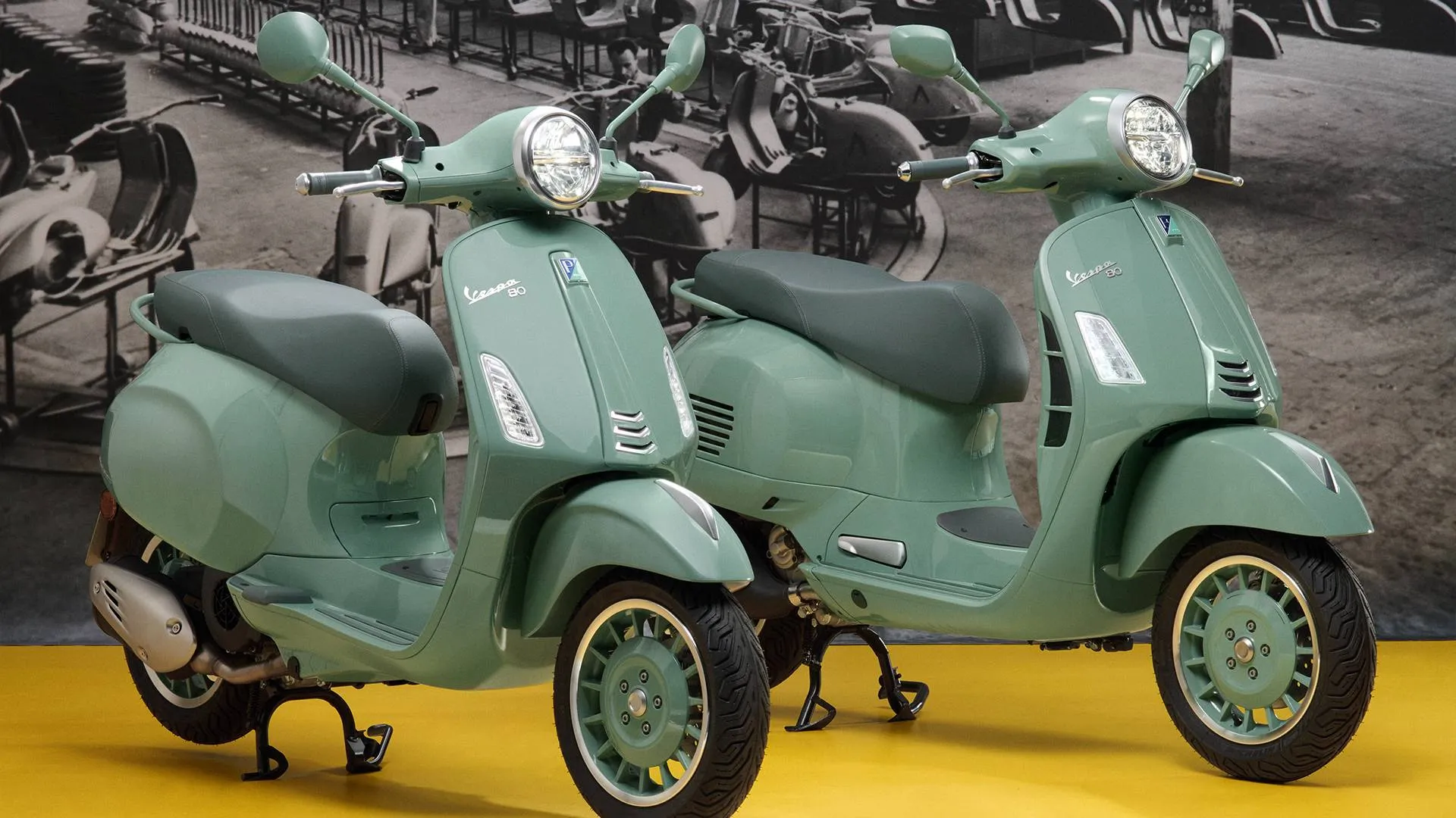 Vepsa 125 e 310 80 anniversario di colore verde acque una affianco all'altra