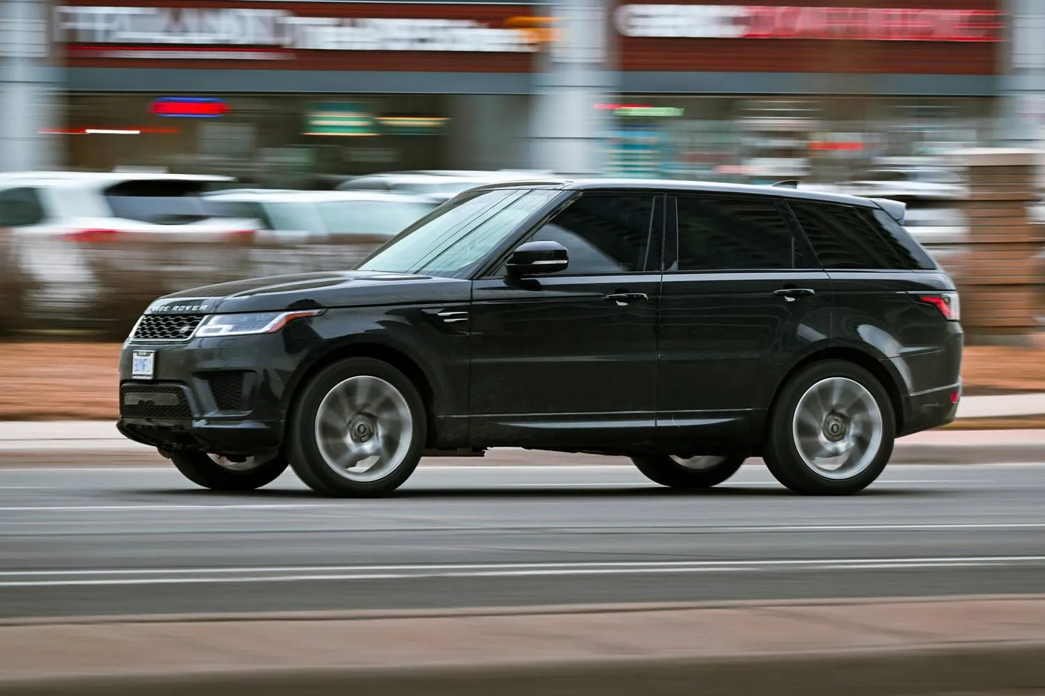 Range Rover dinamica di colore nero