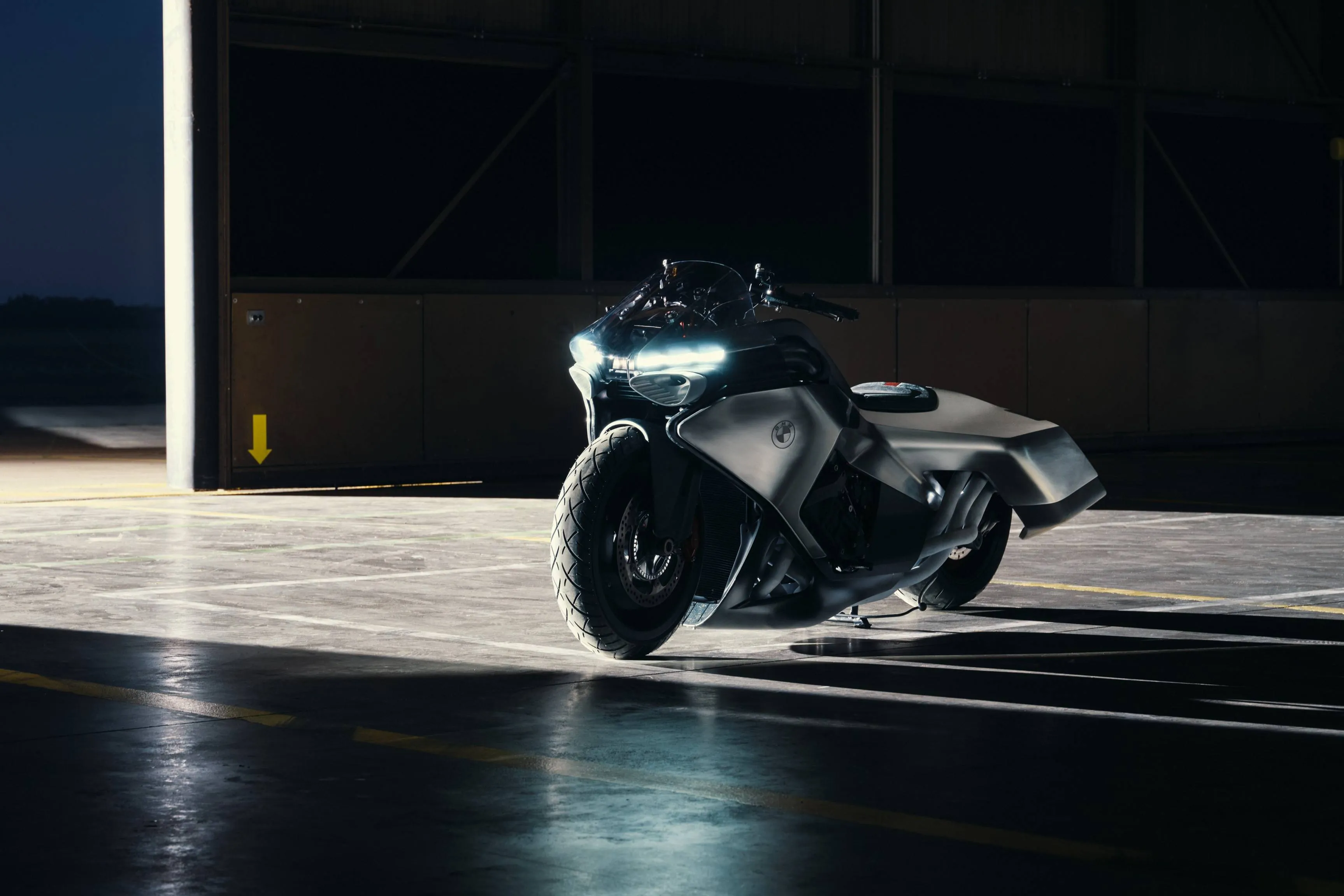 BMW Motorrad Vision K18 anteriore