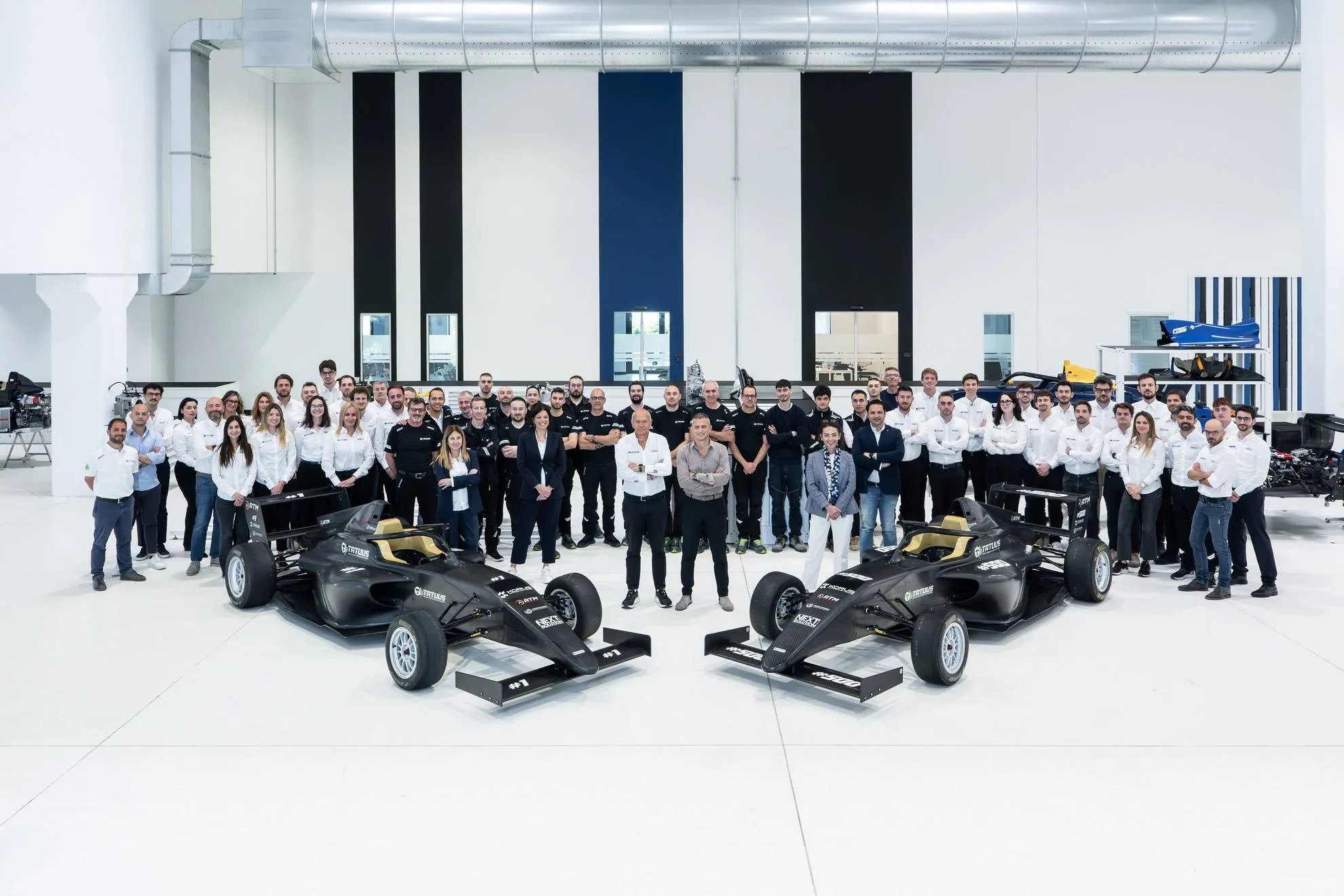 La 500° Tatuus T-421 viene celebrata nel quartier generale di Lainate