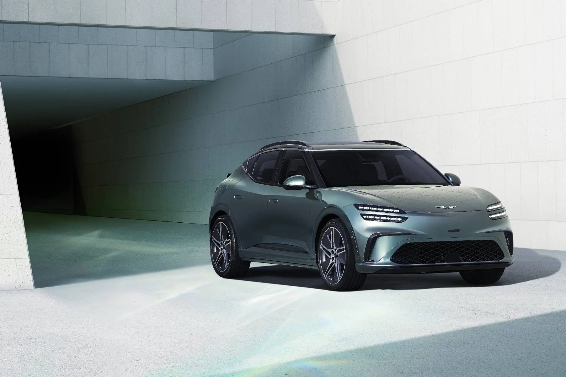 GENESIS GV60 FRONTALE