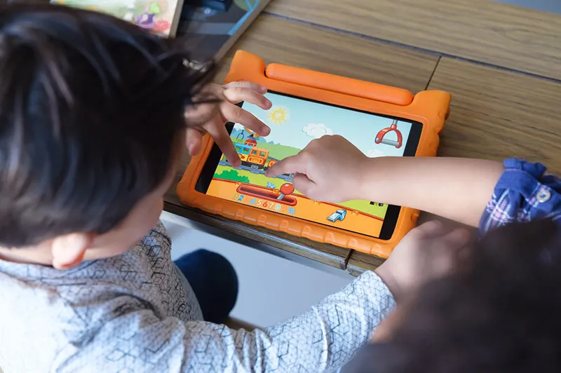 beeld mud21 kind spelletje tablet zonder logo