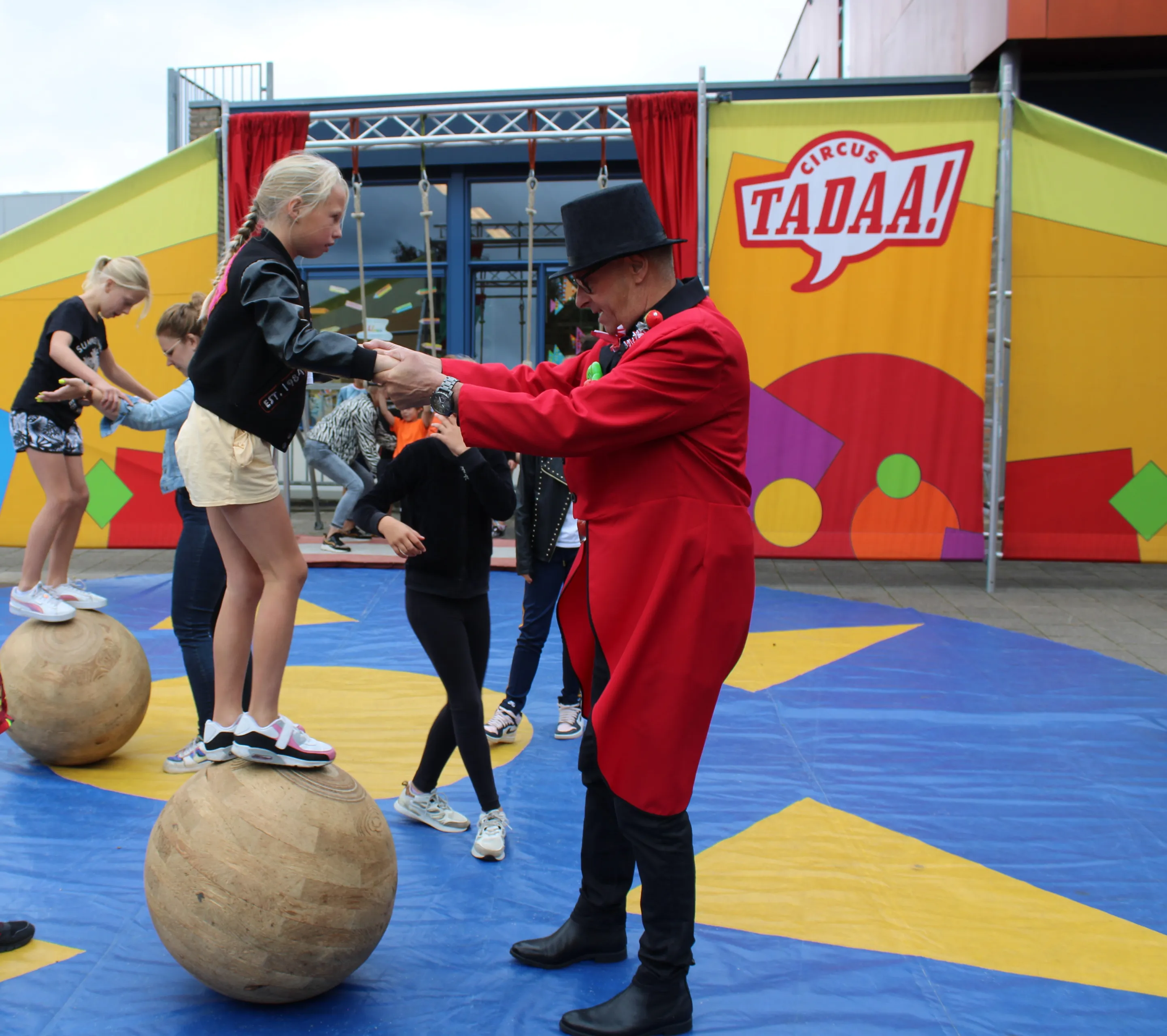 circus tadaa sep 2022 105