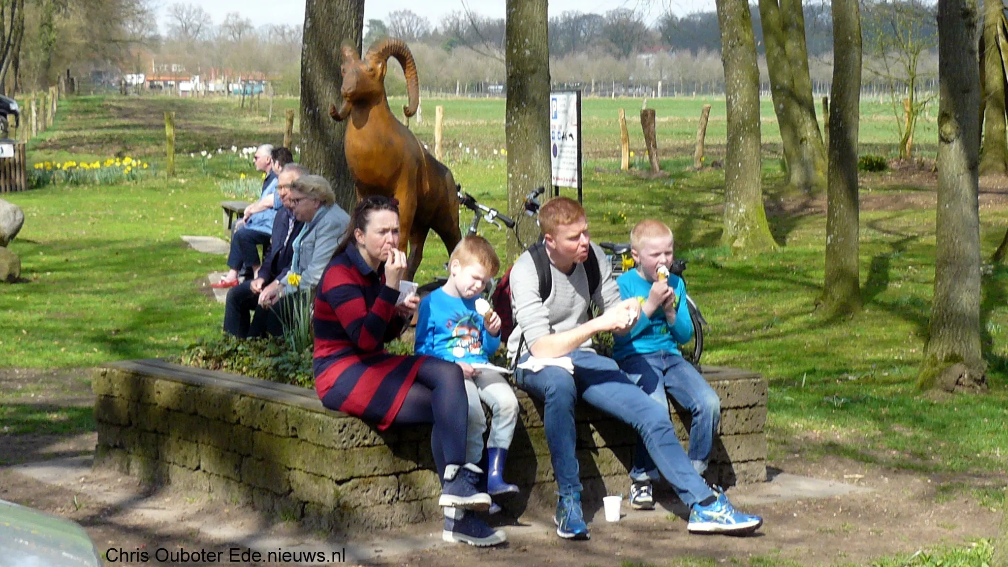 ijsje eeten in hoenderloo