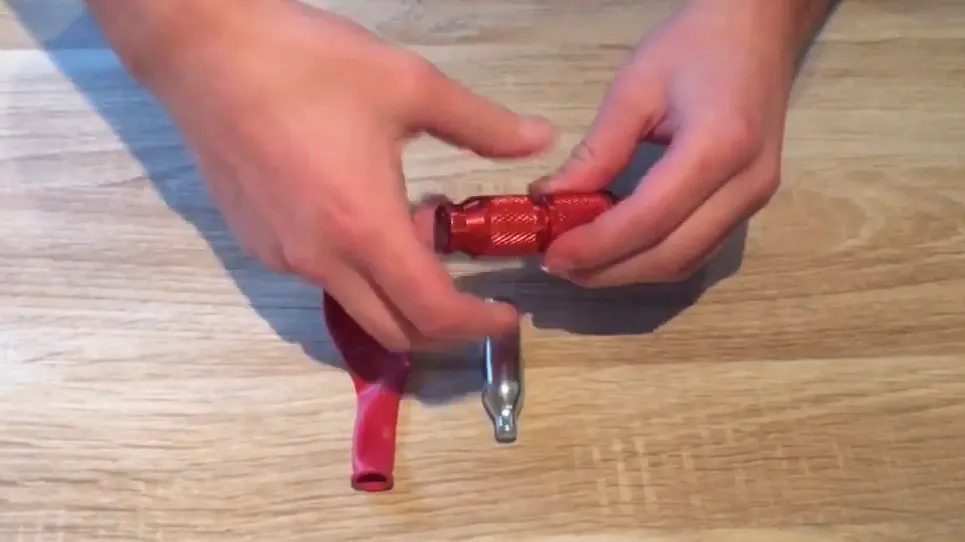 lachgaspatroon met gebruikhuls prtsc youtube