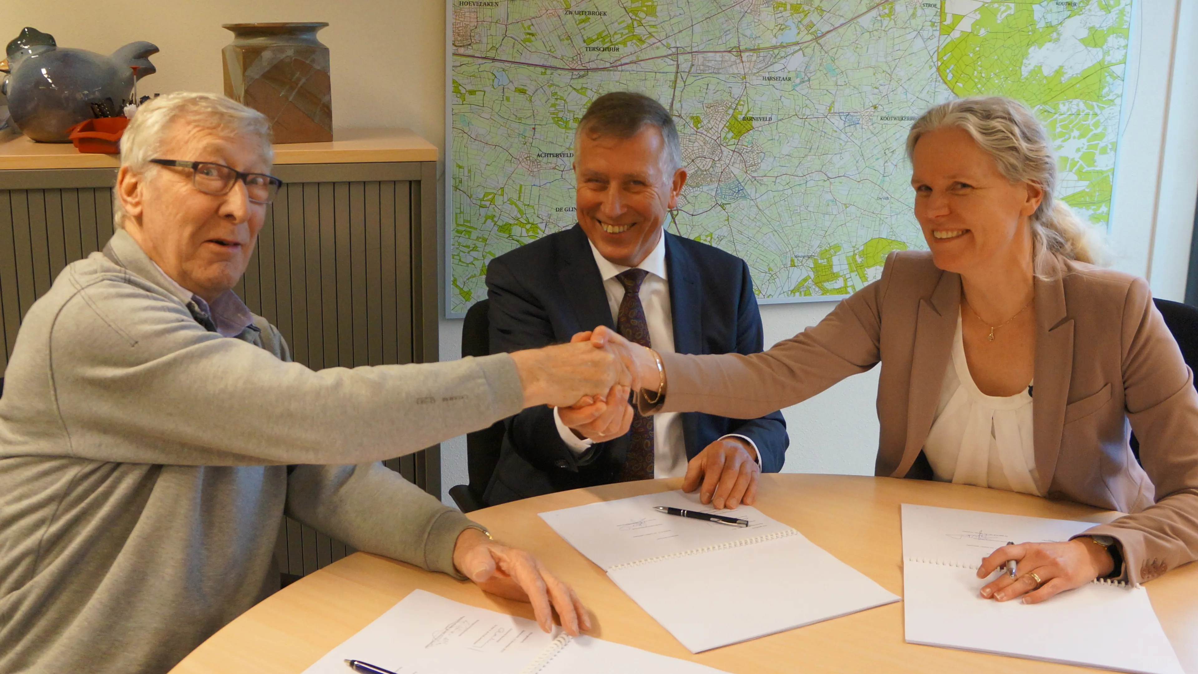 ondertekening prestatieovereenkomst wonen 2018 2022 barneveldnieuwsnl