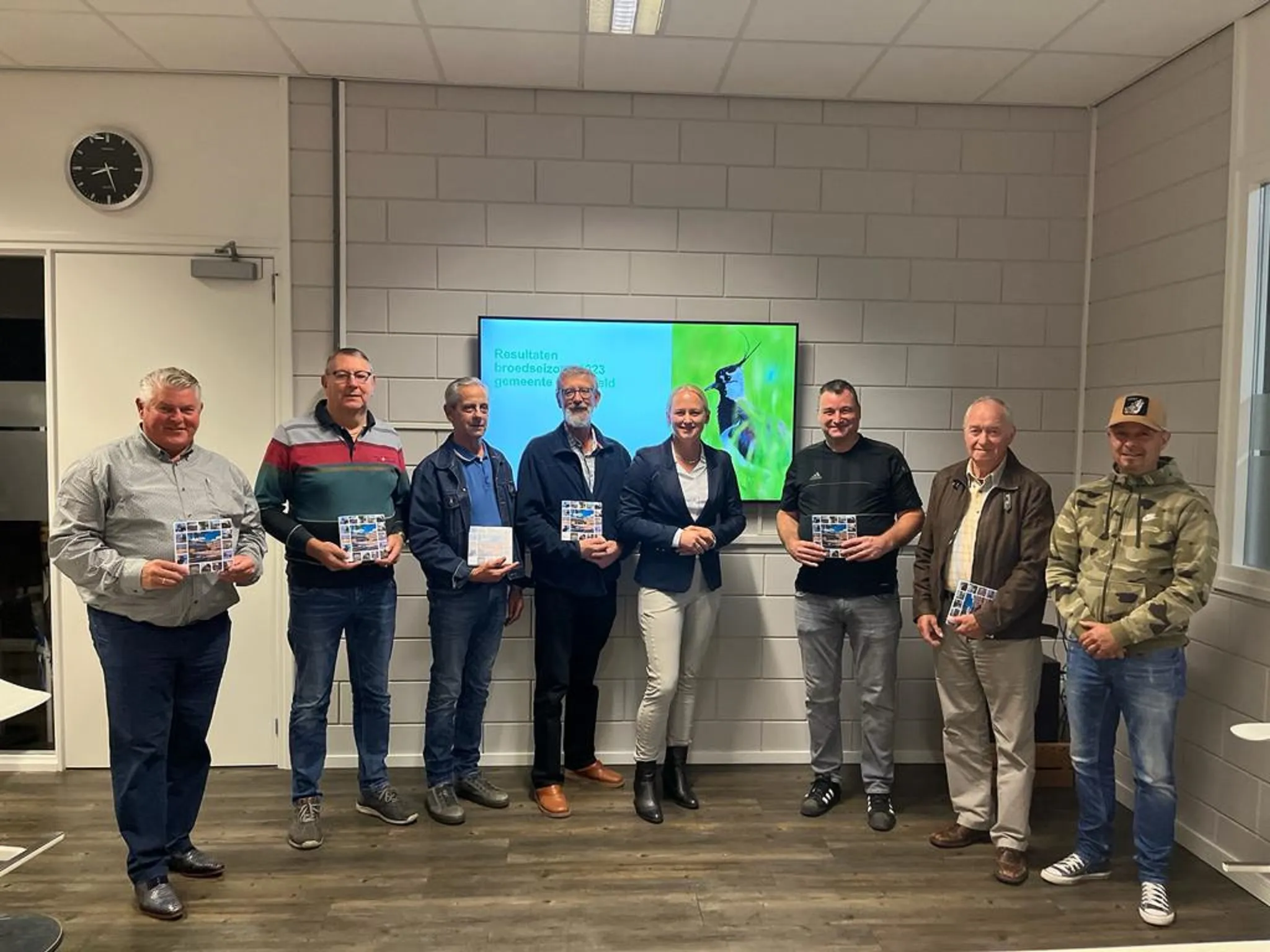 persbericht 23 060 wethouder mijntje pluimers met vrijwilligers