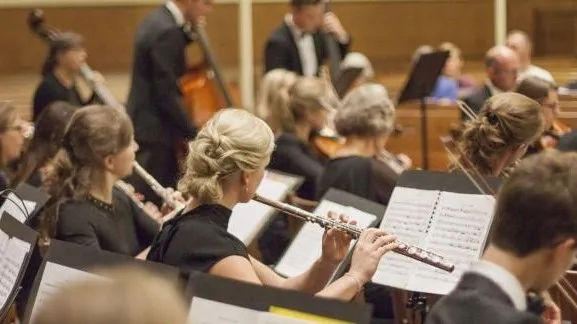 symfonieorkest sjosjanim foto jenette de wit