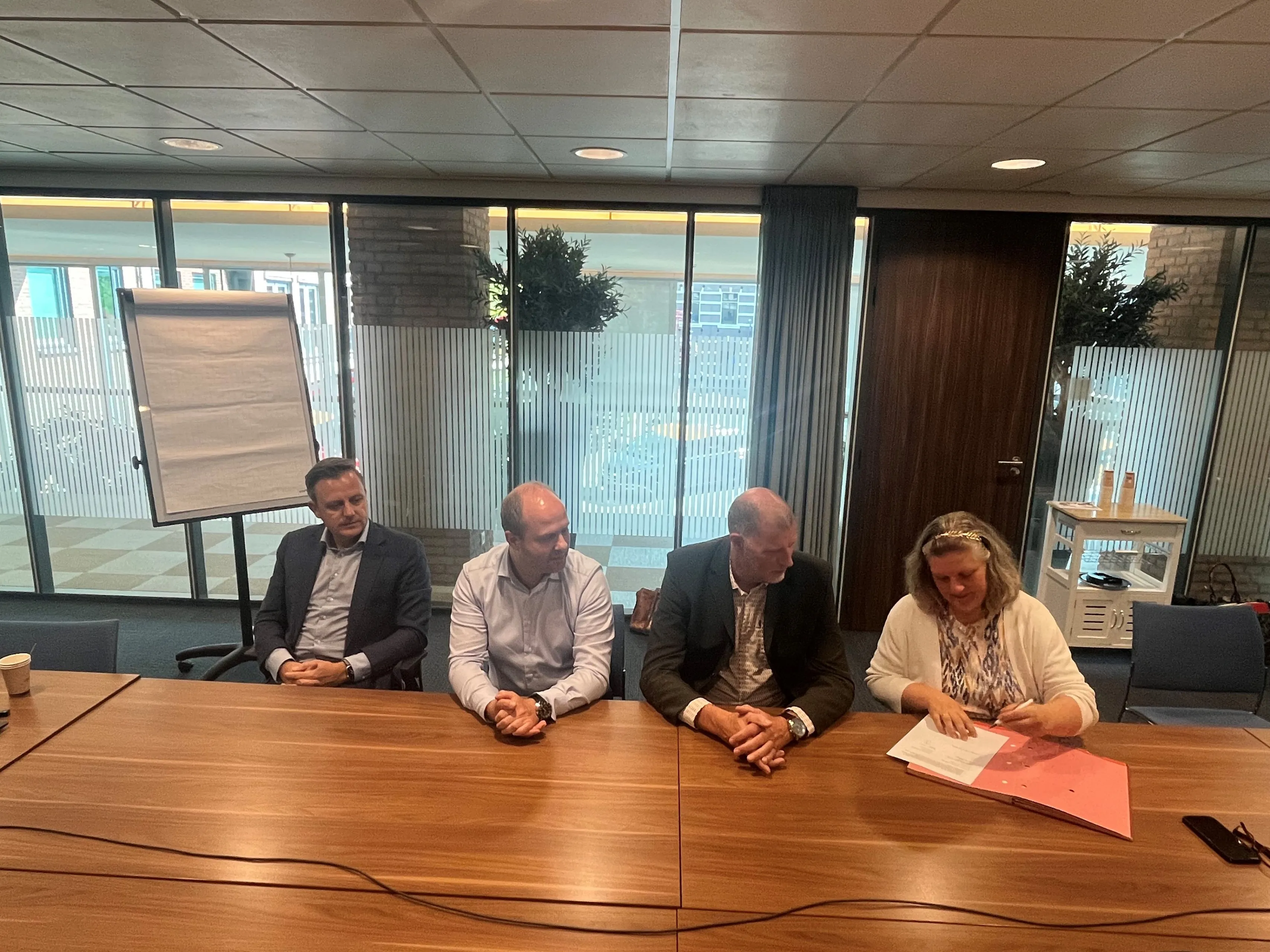 ondertekening contracten valleihopper 1