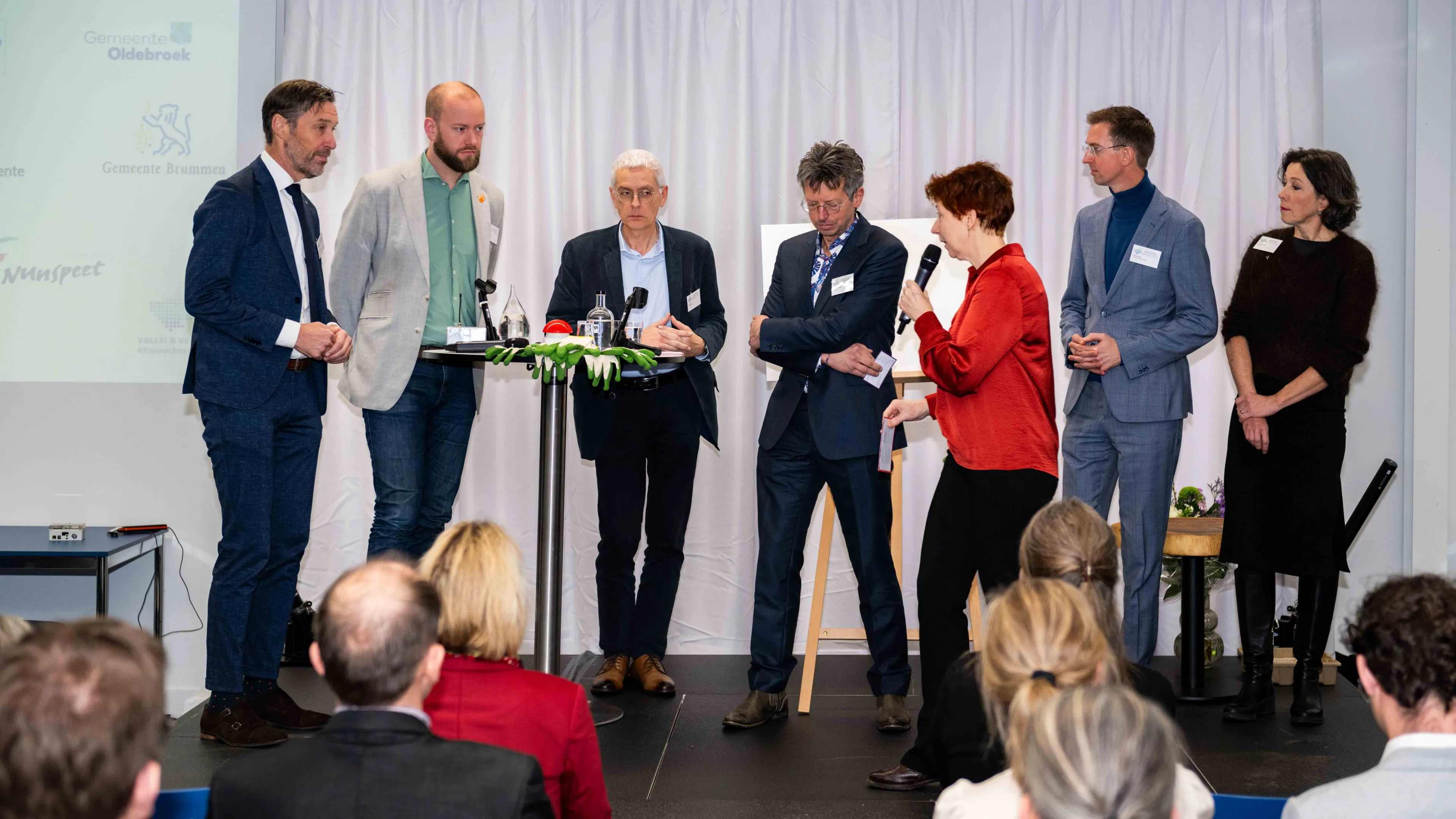 bestuurders pakken handschoen op actie moment 3