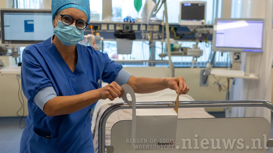 dankzij bravis bedbox kunnen bril gebit en gehoorapparaat mee de operatiekamer in