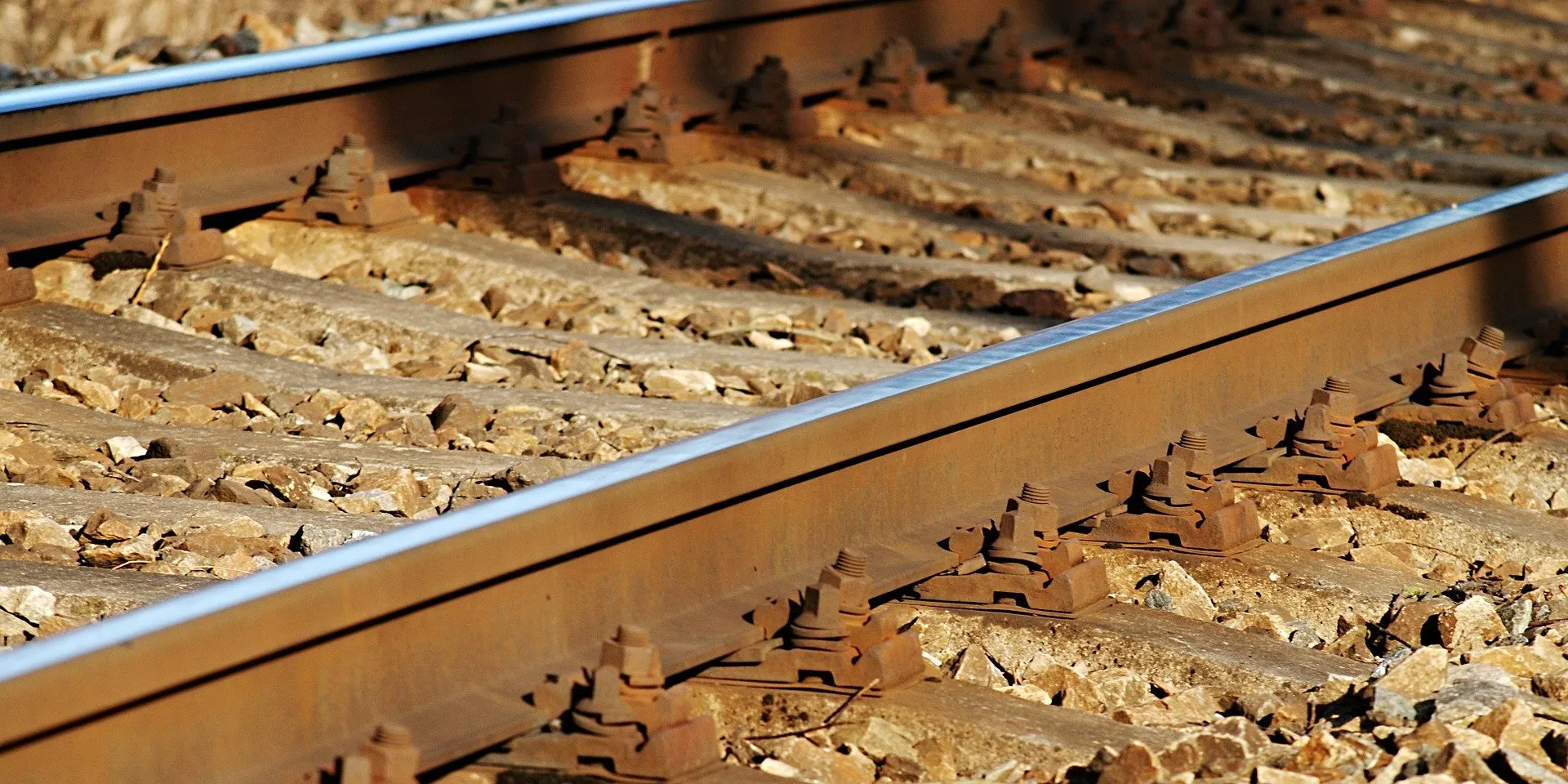 track 664908 1920